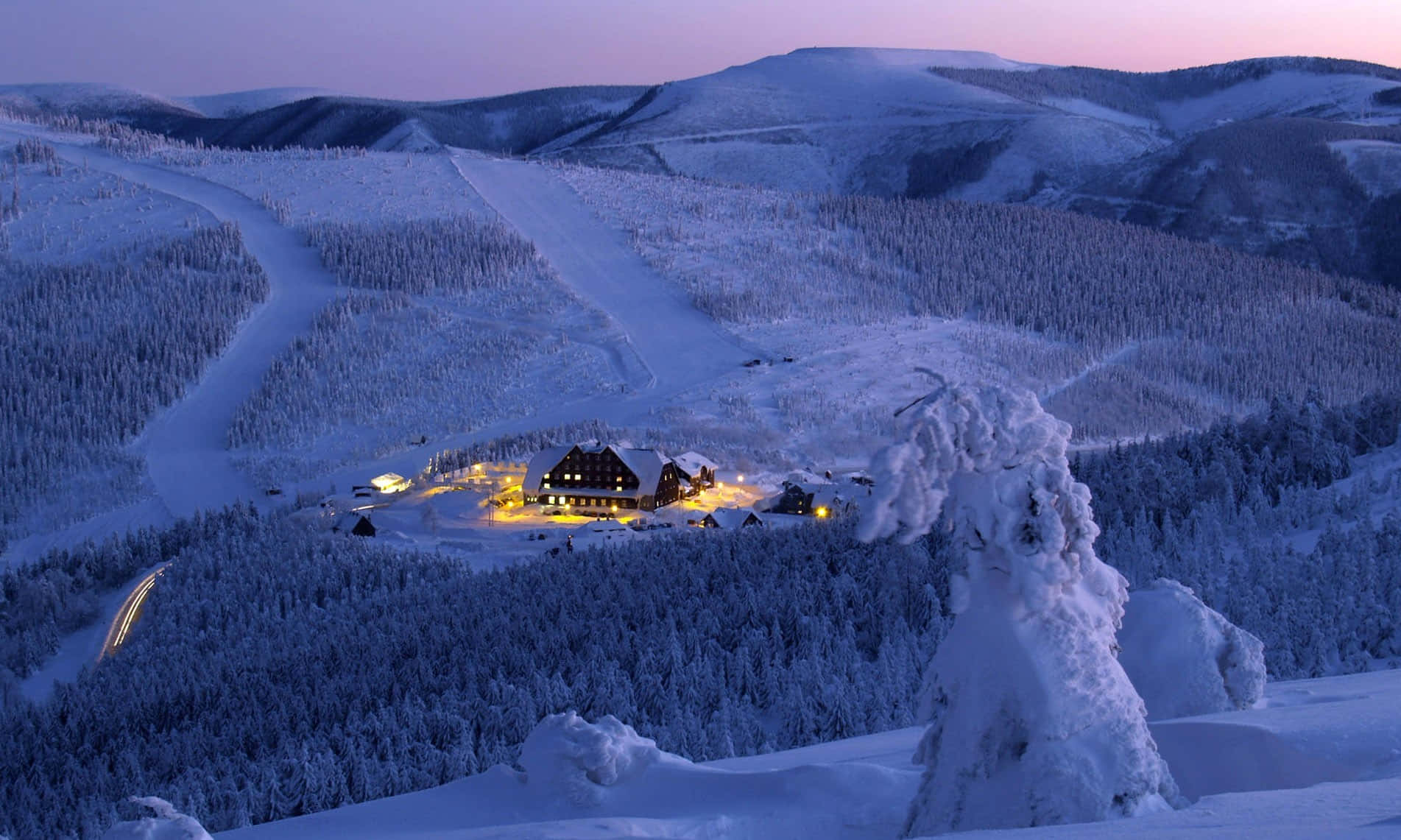 Skiresort vinterlandskap til skrivebord Bakgrunner