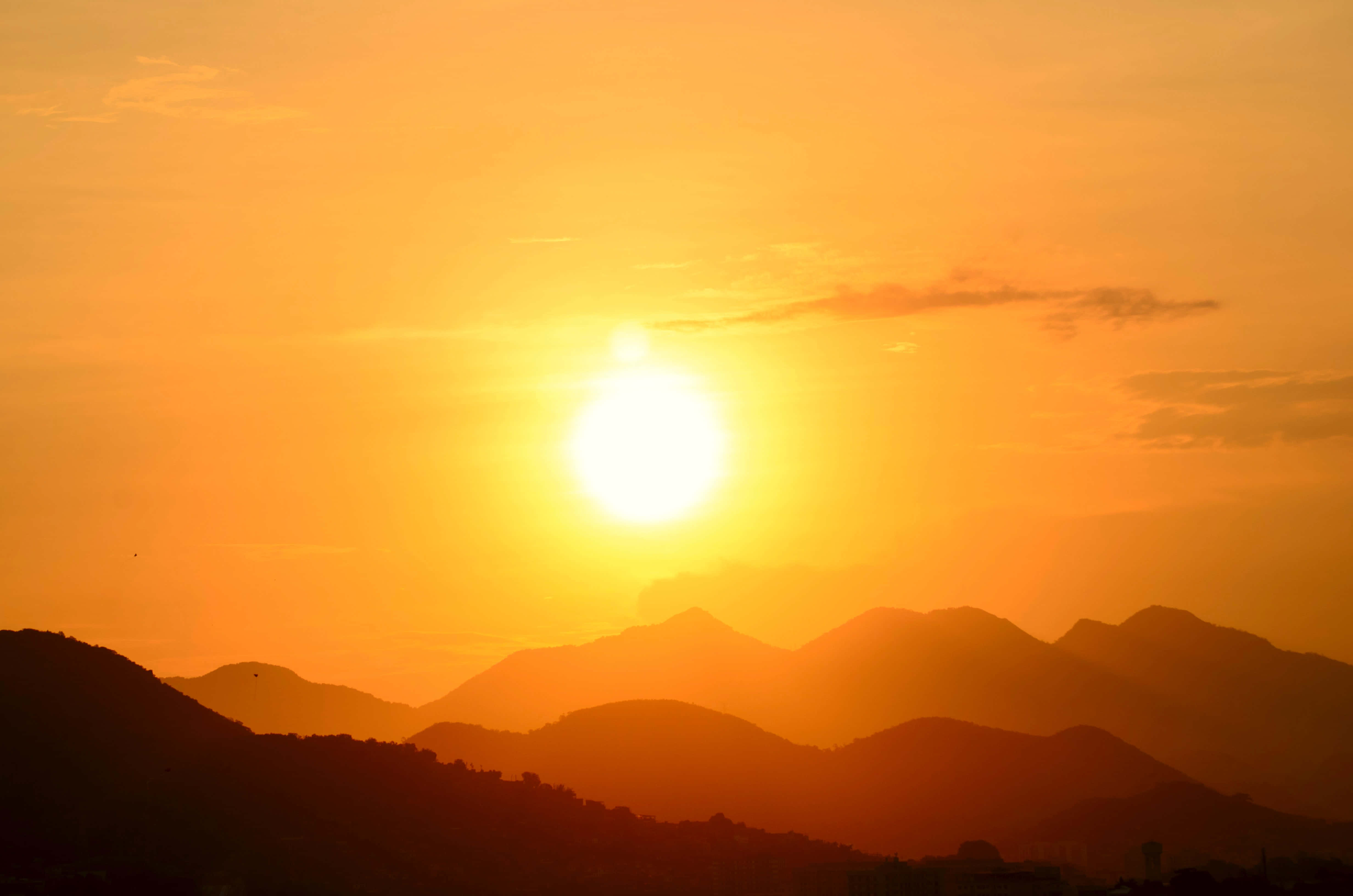 Skjønnheten i en solnedgang som forandrer himmelen når dagen ebber ut Bakgrunner