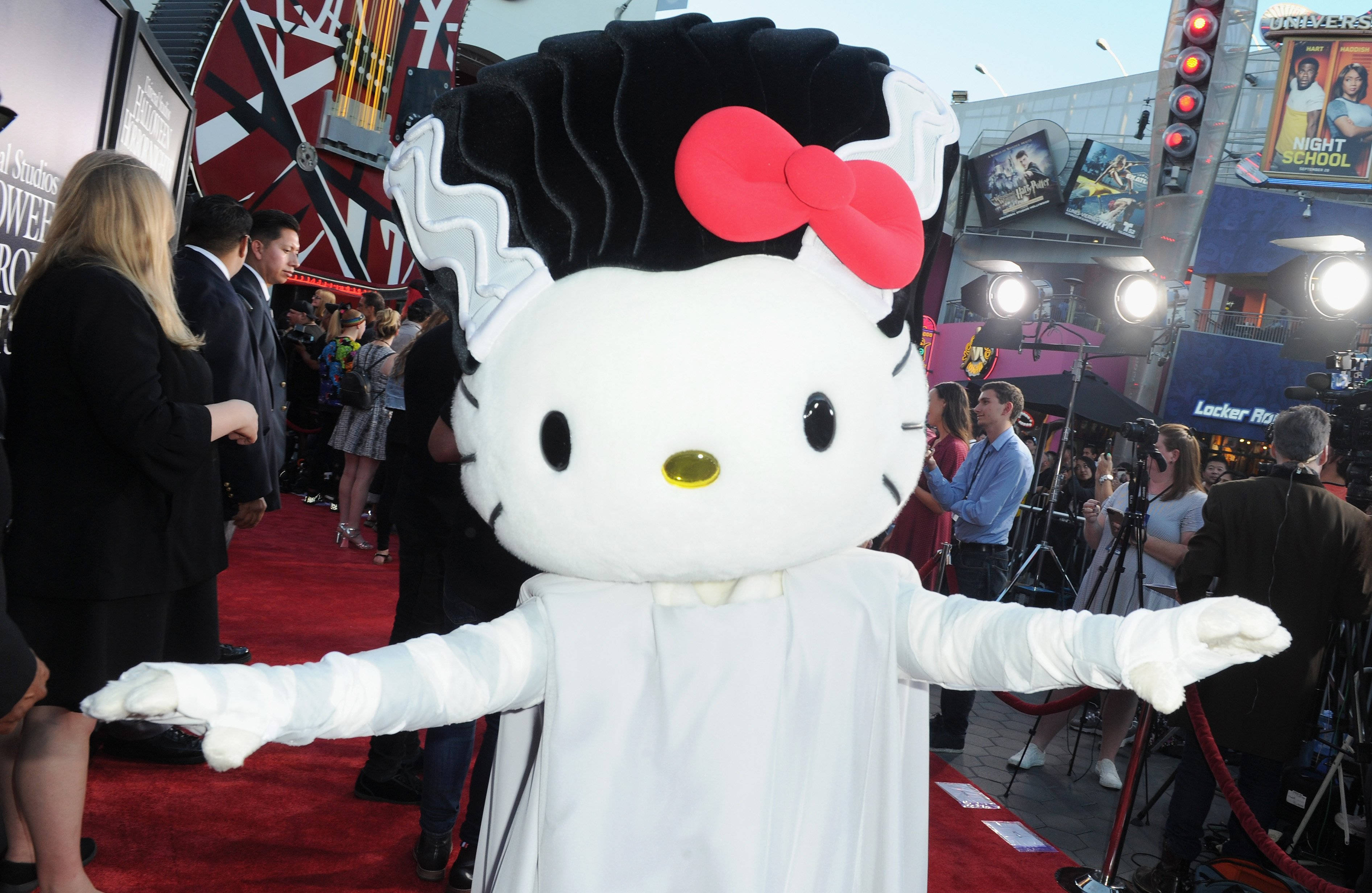 Skummel Hello Kitty Halloween-mumie Bakgrunner