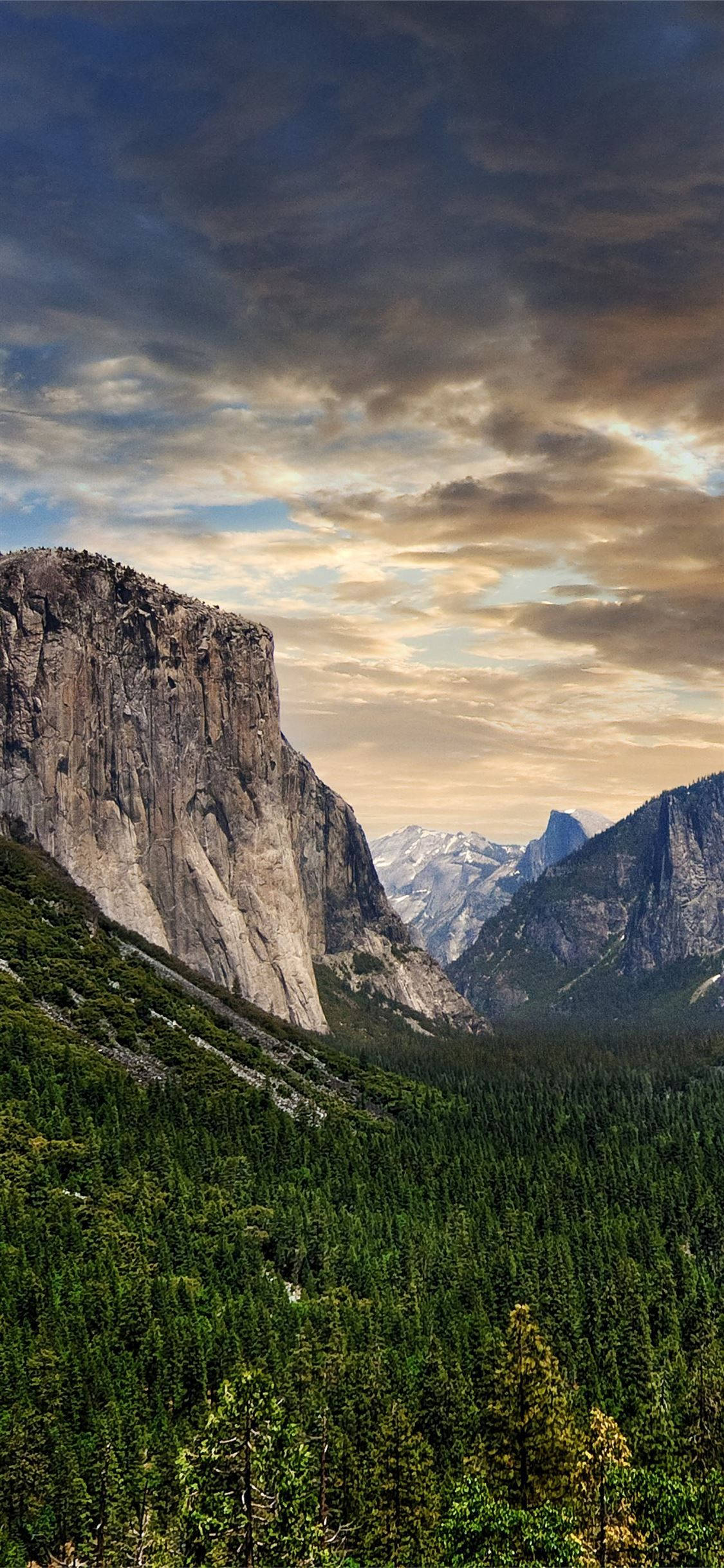 Skyet dag ved Yosemite iPhone Bakgrunner