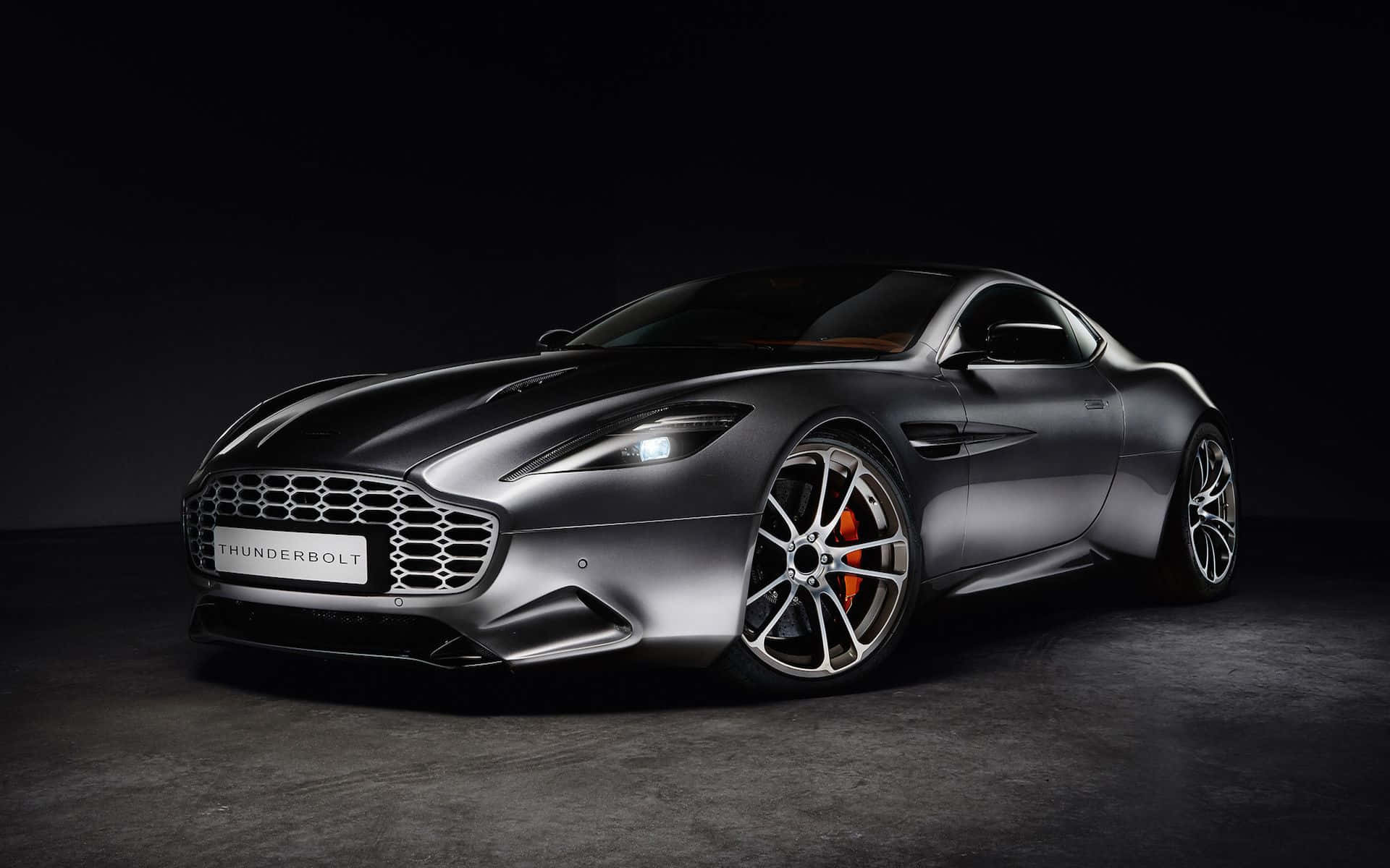 Slank og kraftig Aston Martin Vanquish Bakgrunner