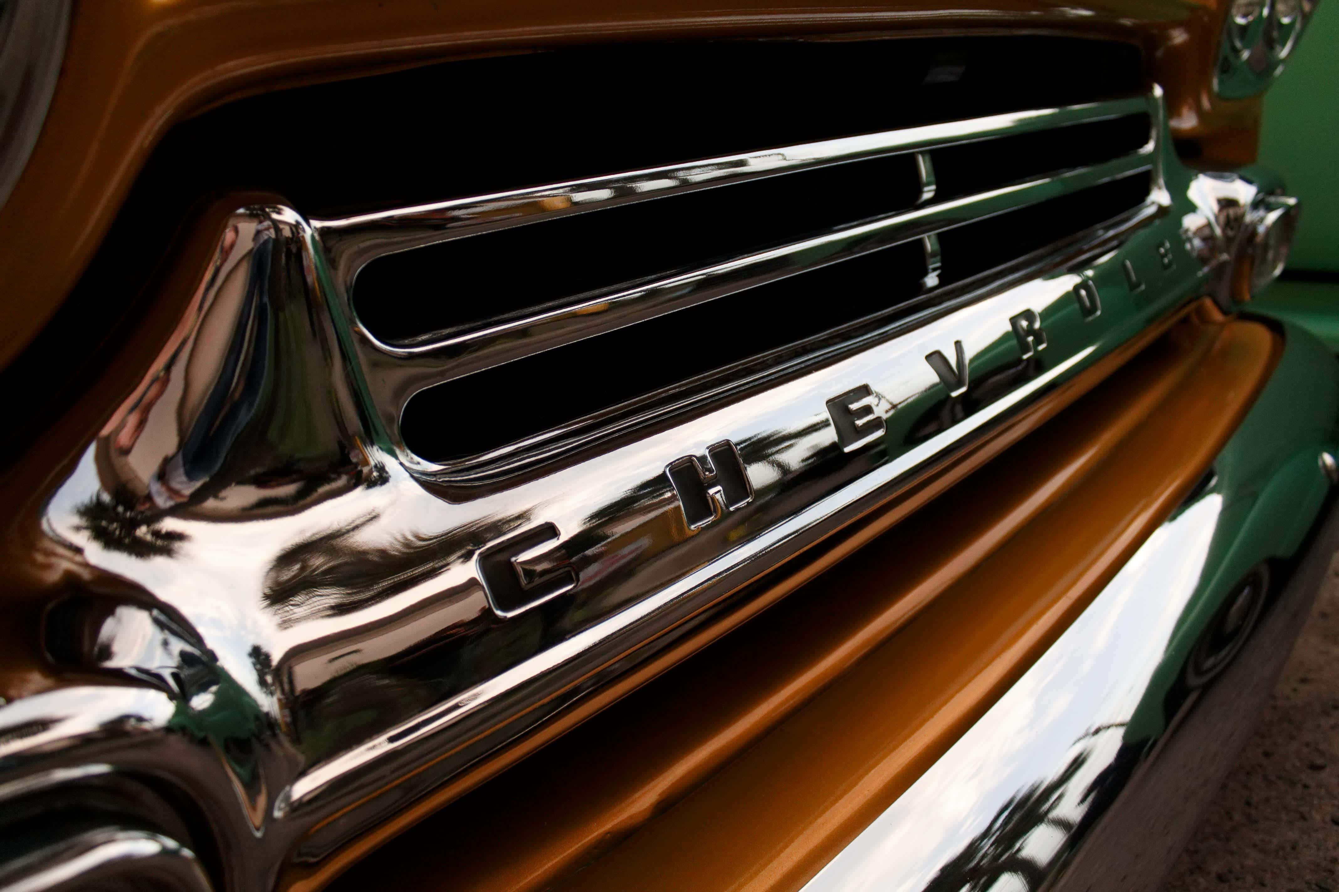 Sleek and Stylish Car Grill Bakgrunner