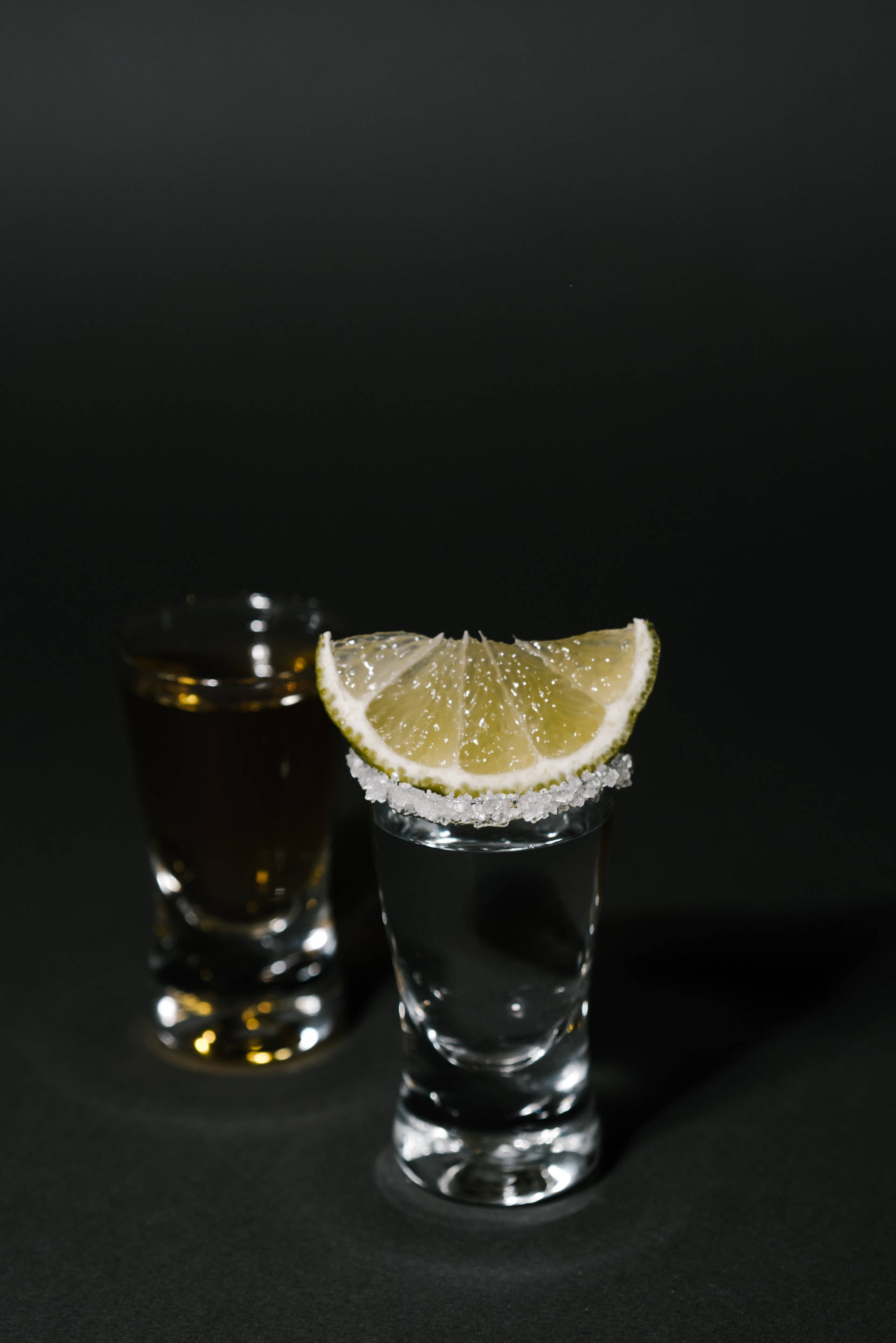 Sølv og gull tequila- og sitronsjatter Bakgrunner