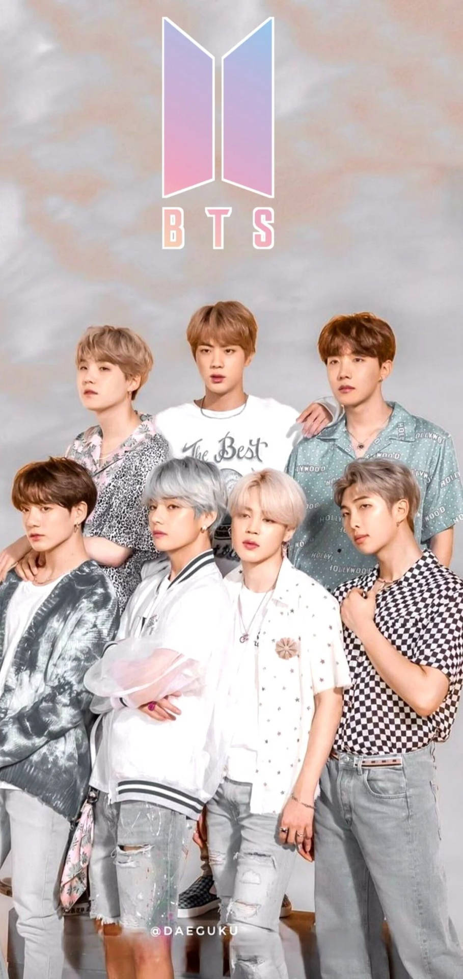 Søt BTS-gruppe som poserer under BTS-logo — Bts gruppebilde GIF Bakgrunner