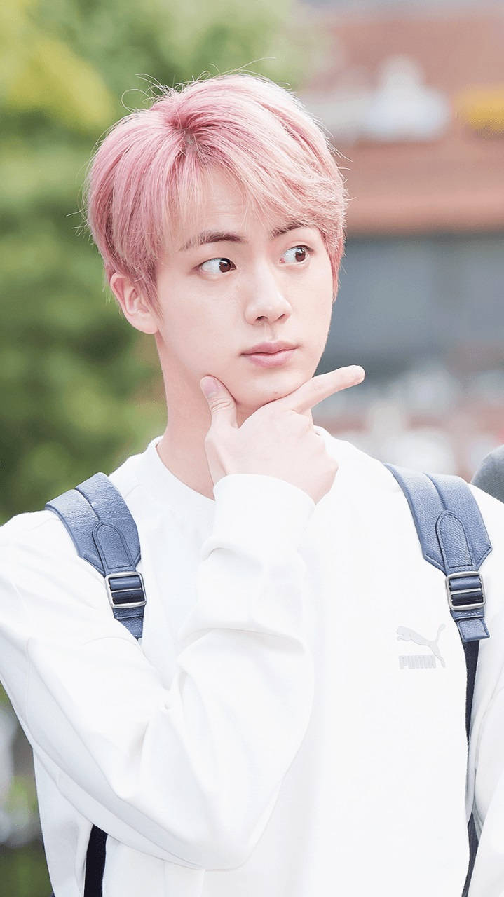 Søt BTS Jin kjekk positur Bakgrunner