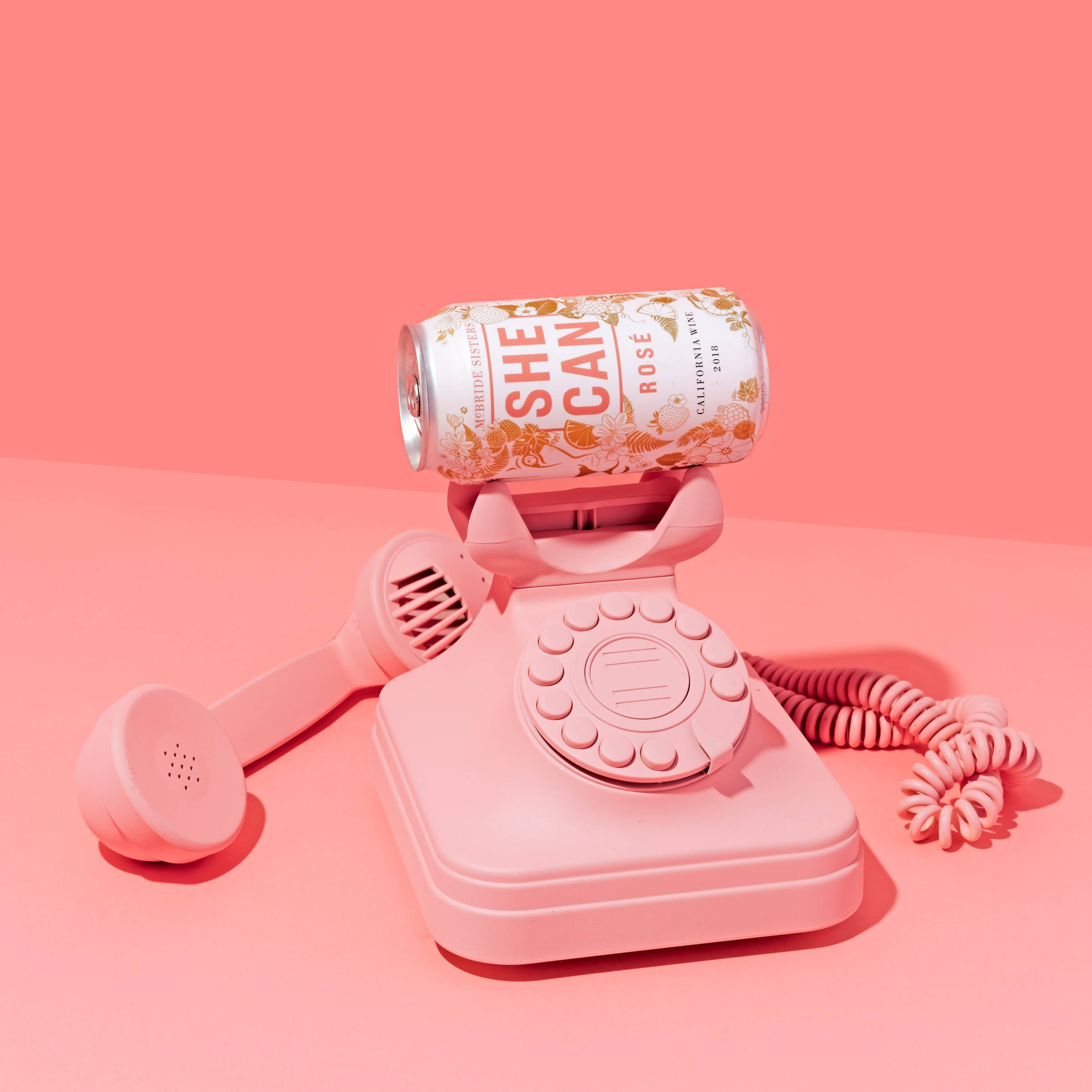 Søt rosa estetisk telefon og vin Bakgrunner