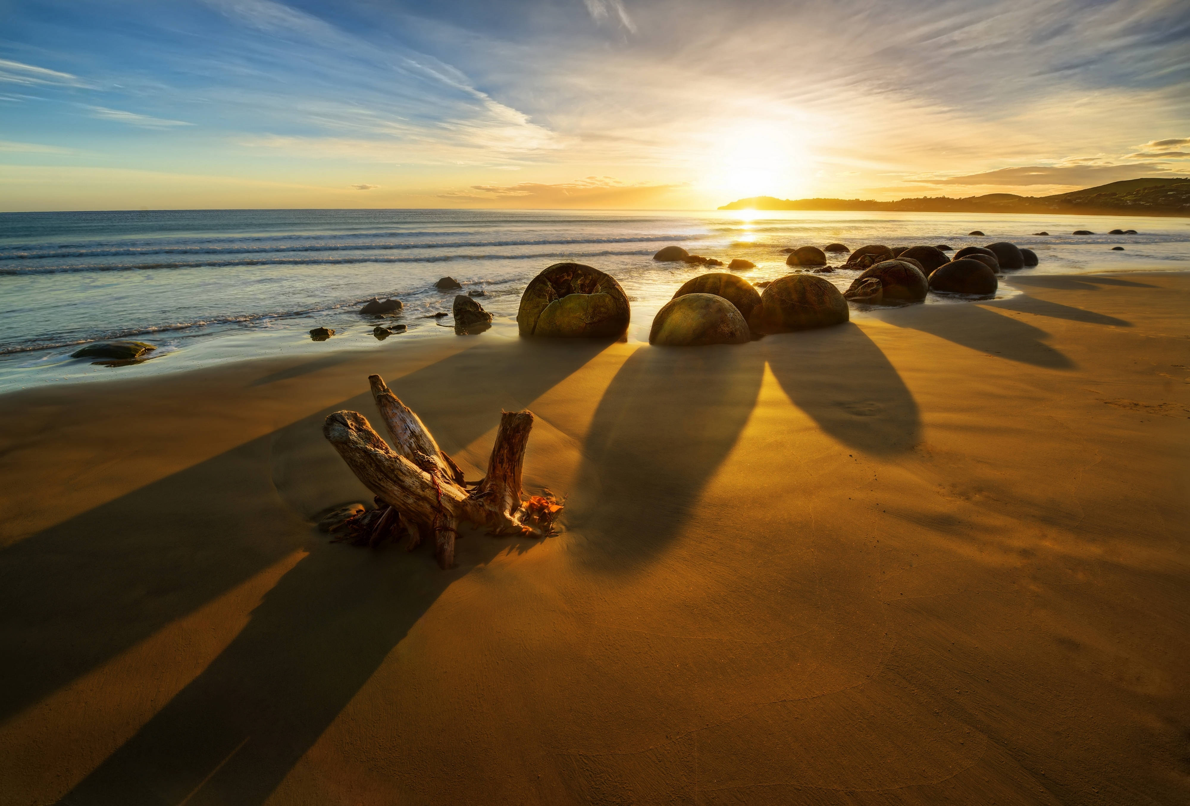 Soloppgang ved stranden i New Zealand Bakgrunner