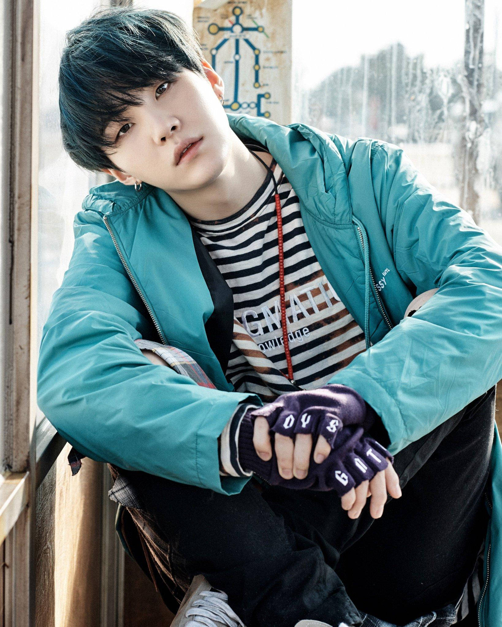 Søt BTS Suga i blått Bakgrunner