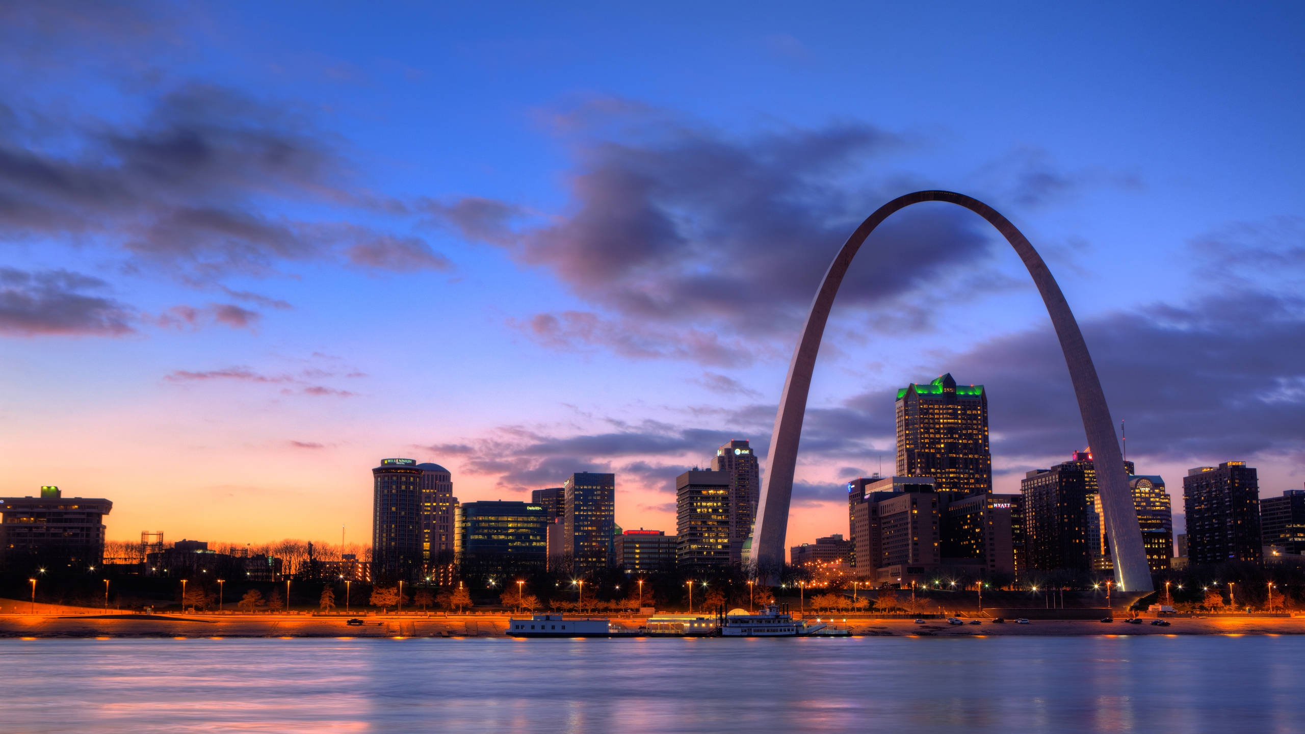 St. Louis Arch ettermiddagshimmel Bakgrunner