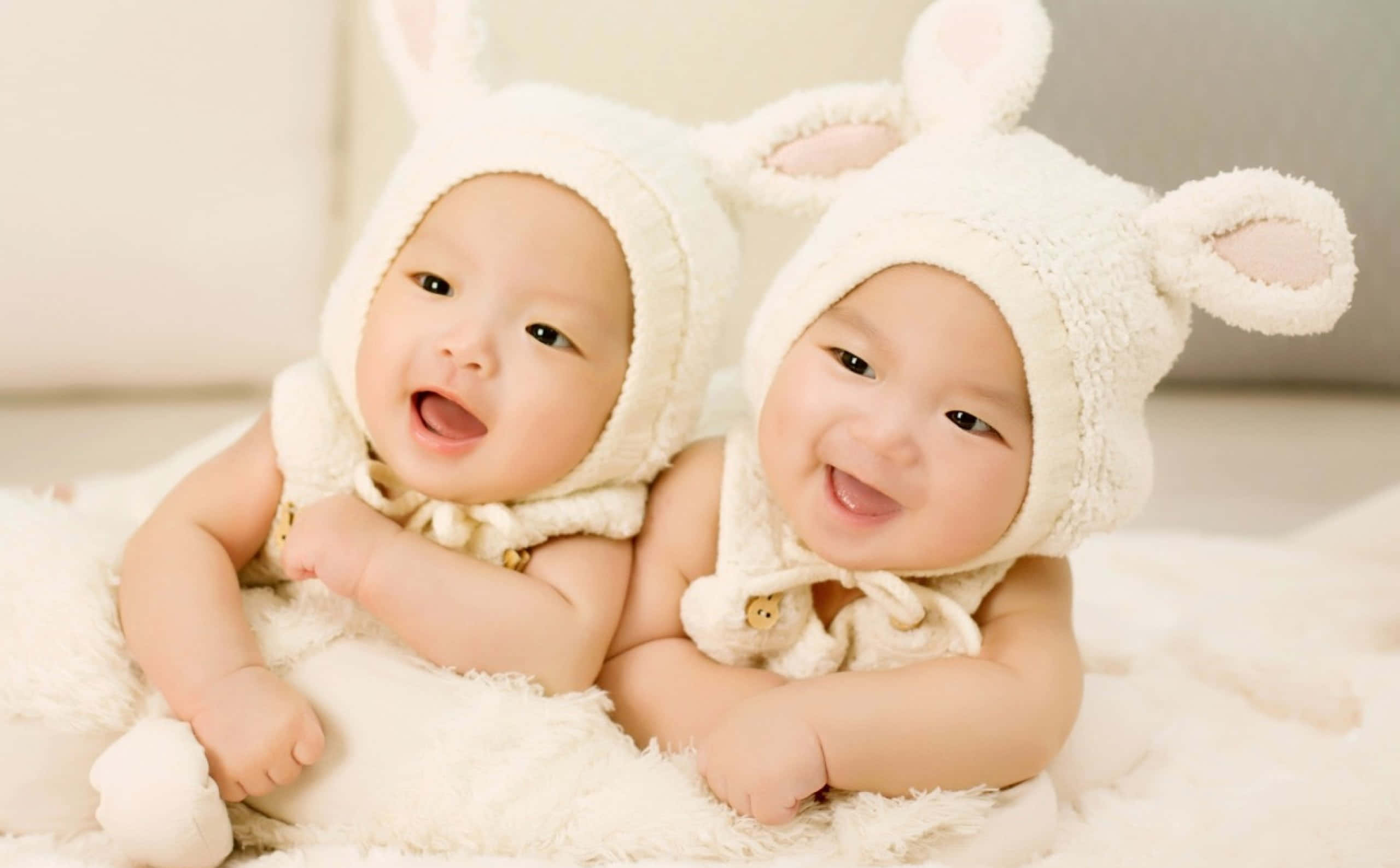 Søt smilende baby Bakgrunner
