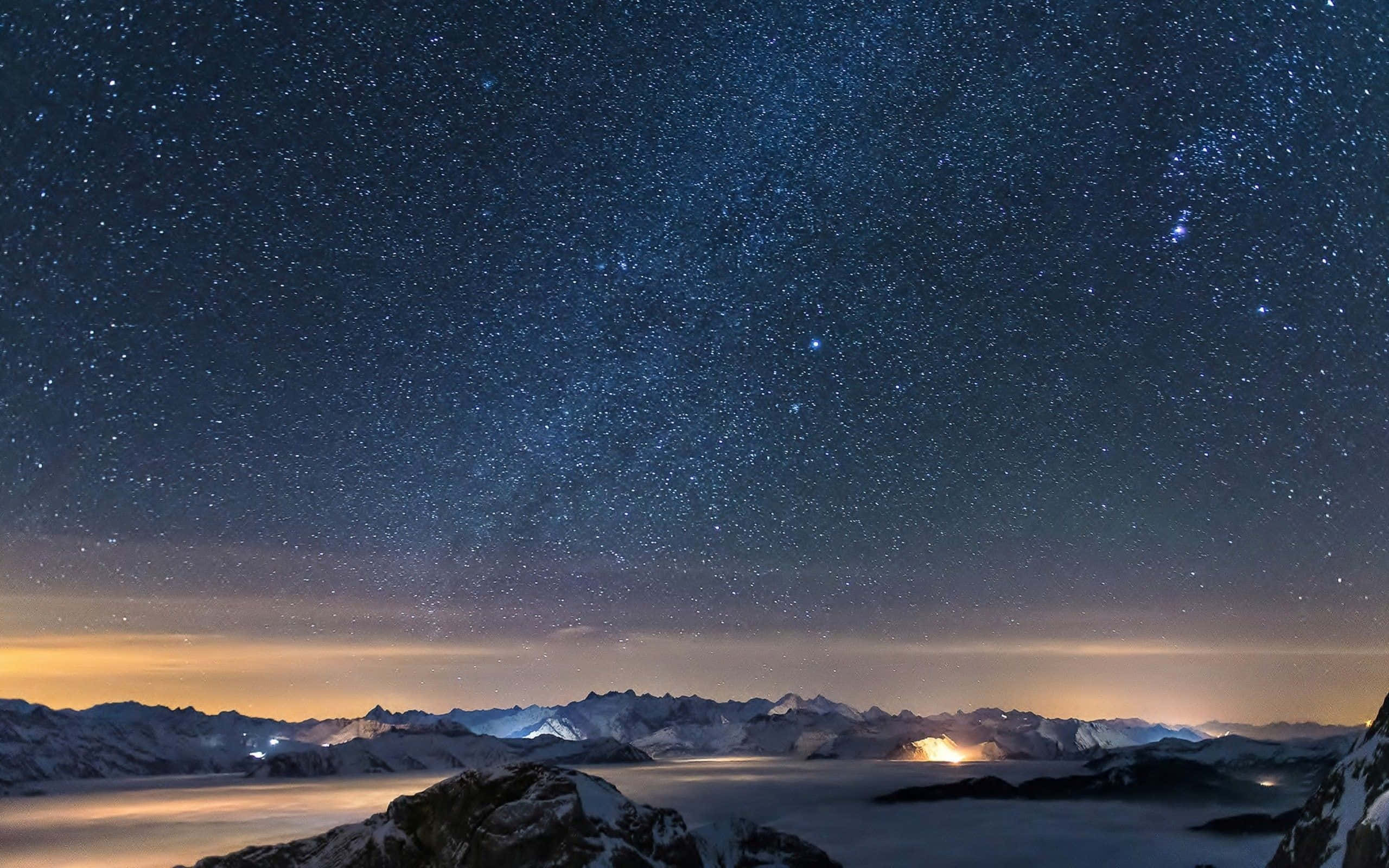 Stjerner over de snødekte Alpene 4K Ultra HD landskap Bakgrunner