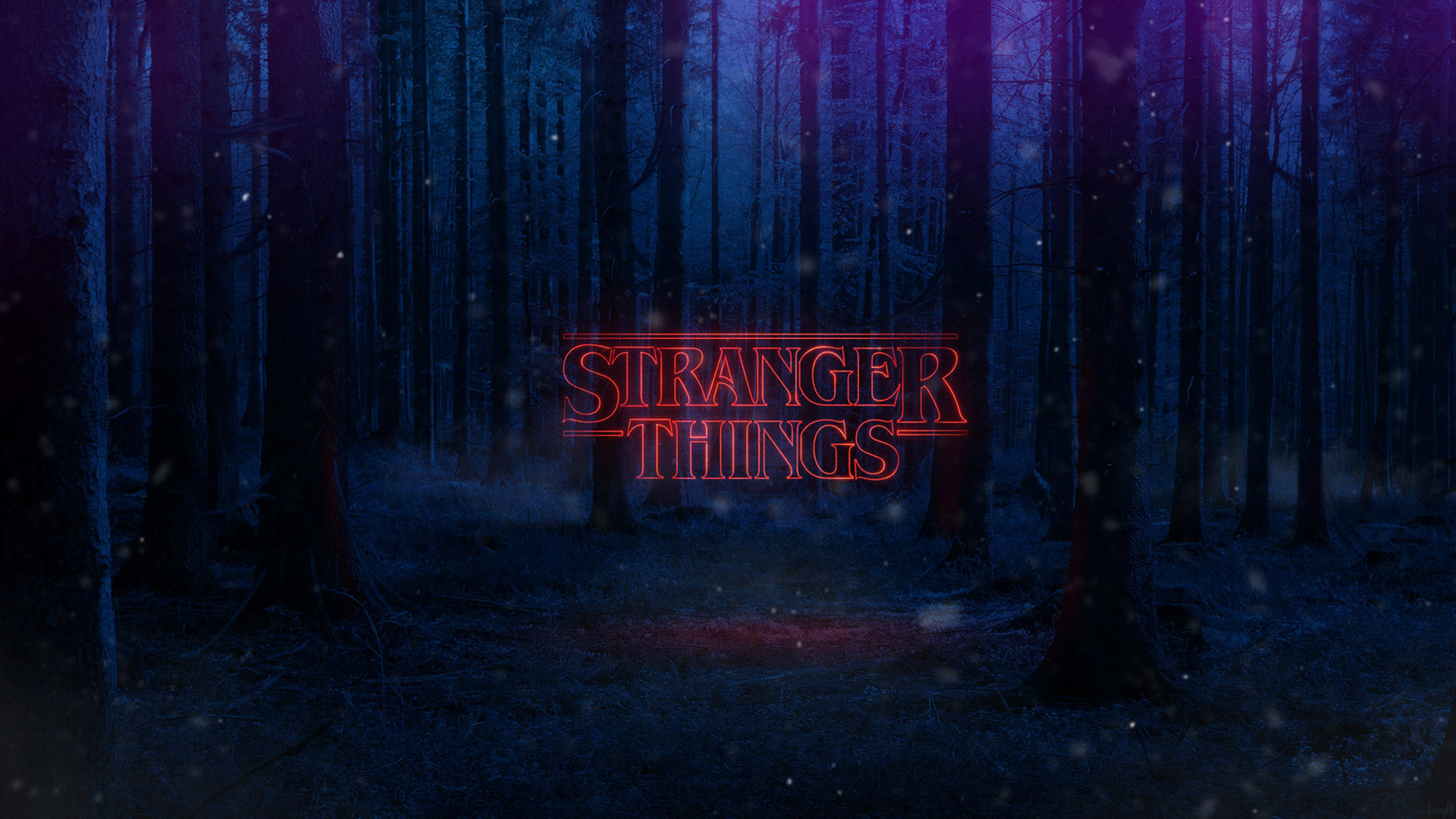 Stranger Things 4K ordmerke i skogen Bakgrunner
