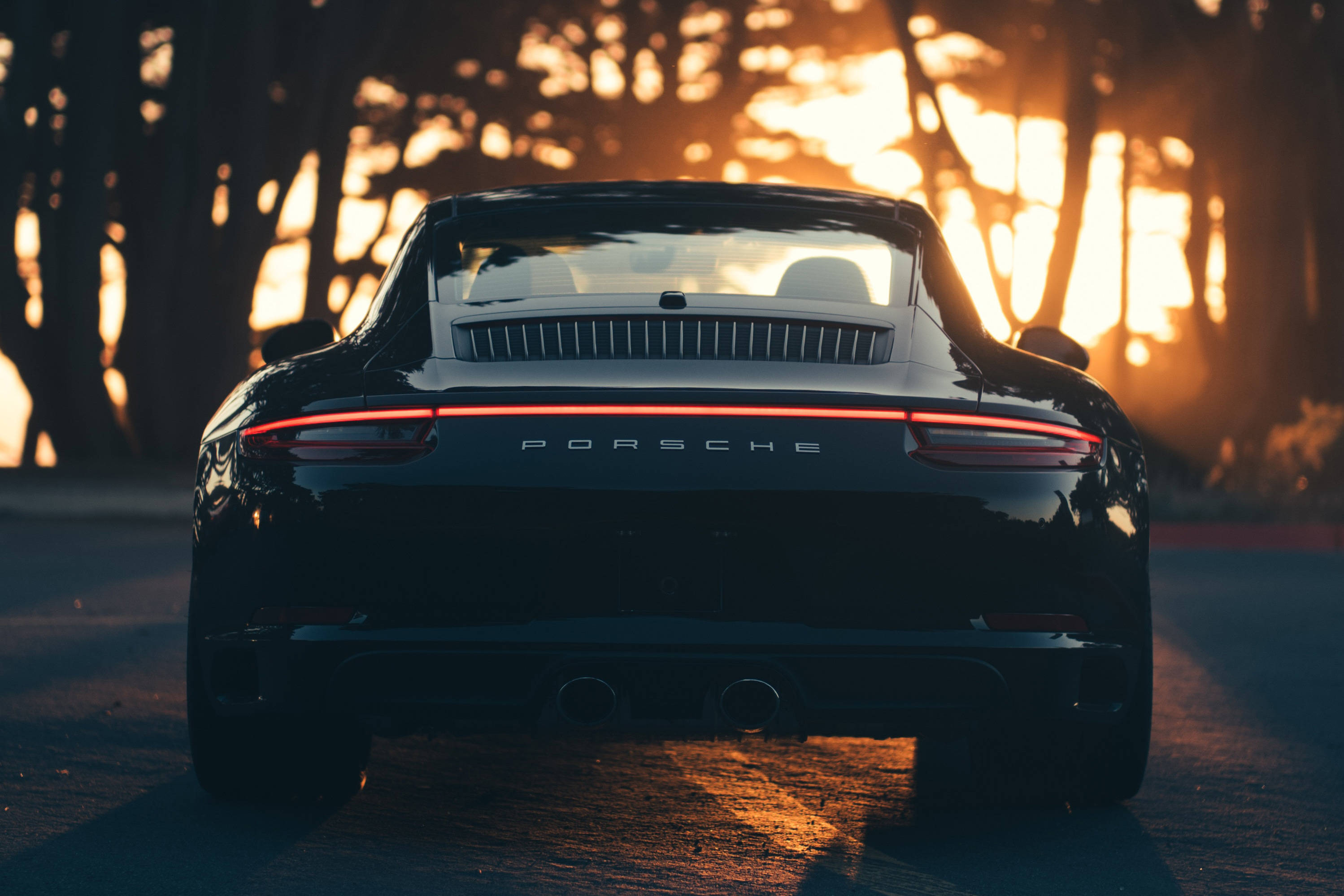 Svart Porsche 911 som ser på solnedgangen Bakgrunner