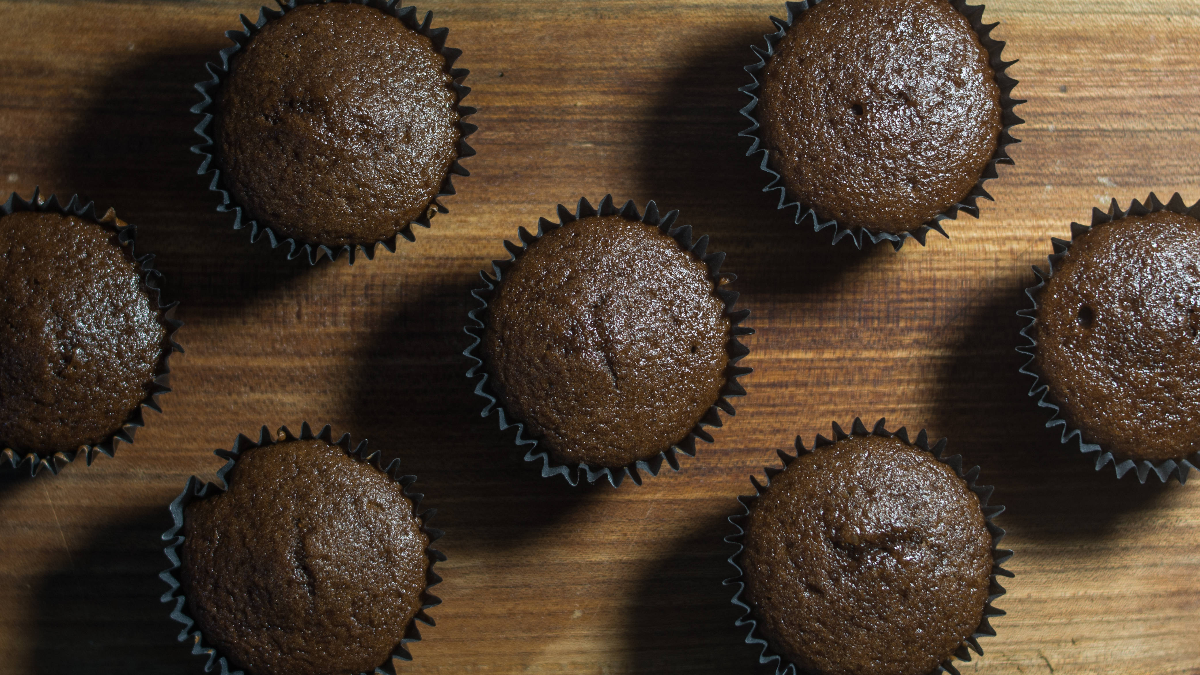 Syv svarte muffins Bakgrunner