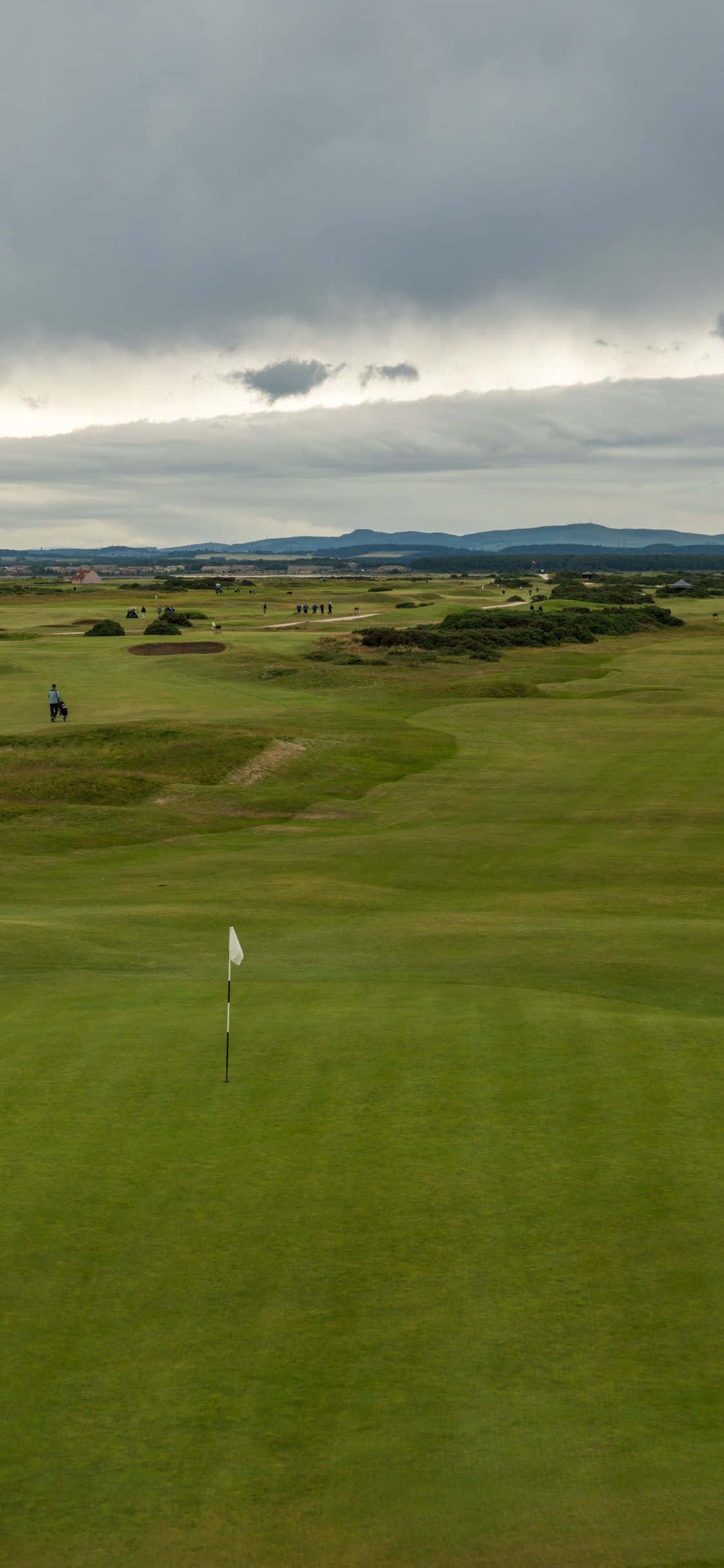 Ta et sving på golfbanen mens iPhone X fanger øyeblikket Bakgrunner