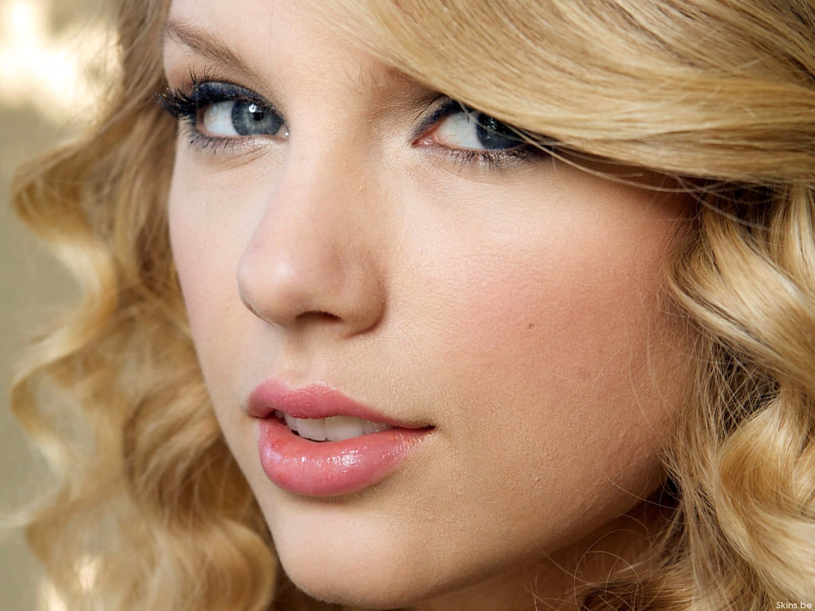 Taylor Swift gjennom årene: fra pop-sensasjon til internasjonal superstjerne Bakgrunner