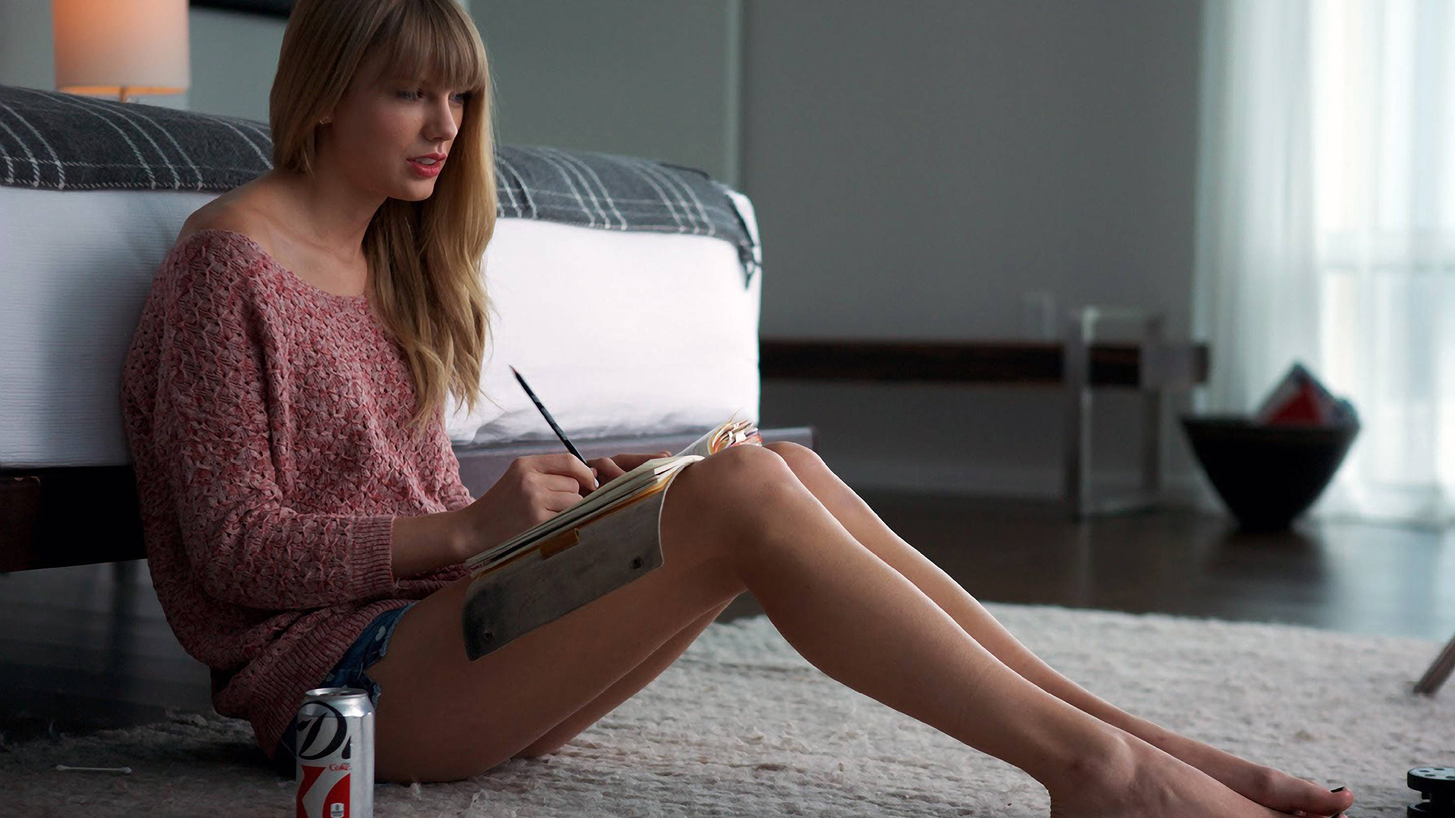 Taylor Swift lange vakre ben Bakgrunner