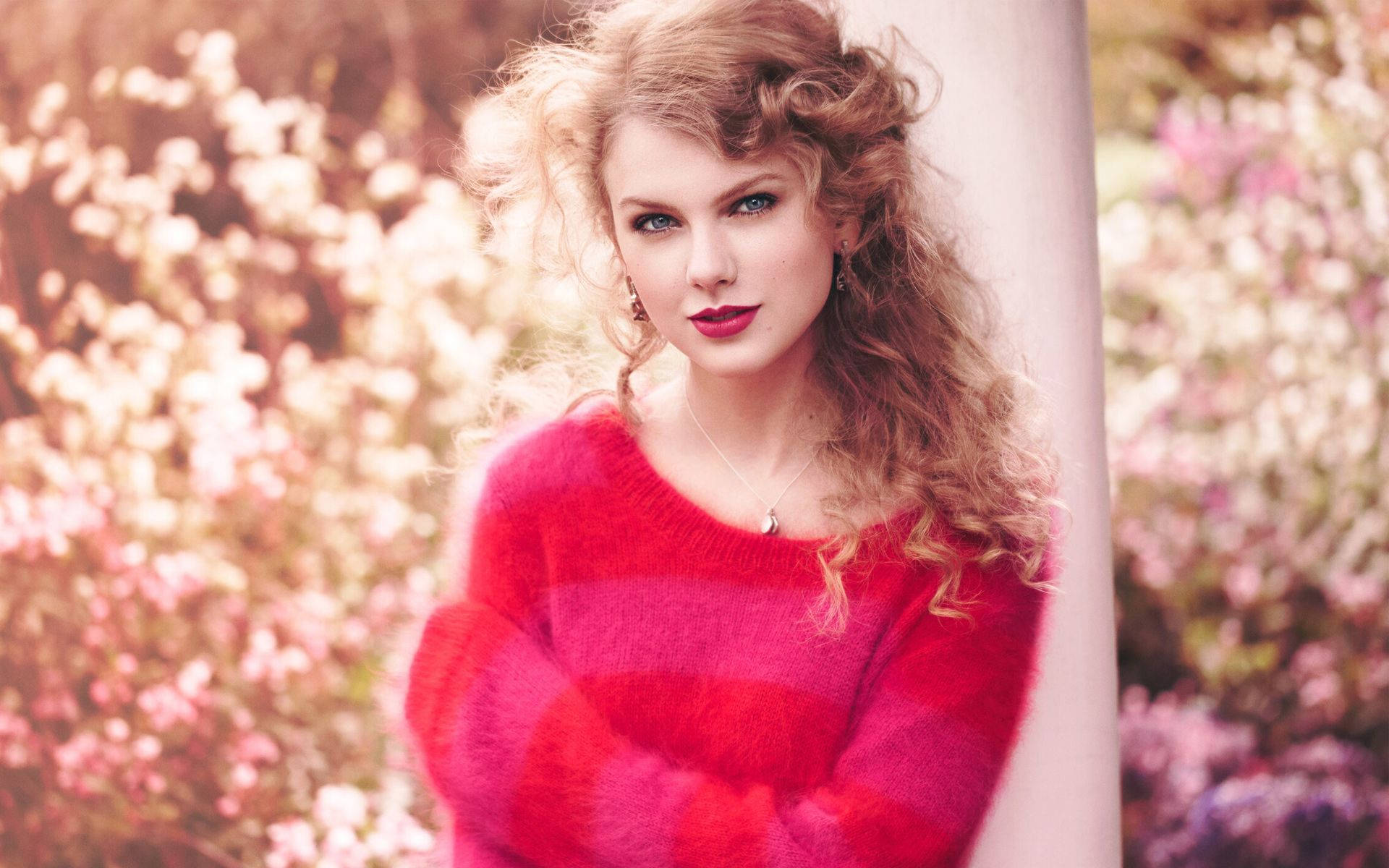 Taylor Swift pen rosa nyanse bakgrunnsbilde.