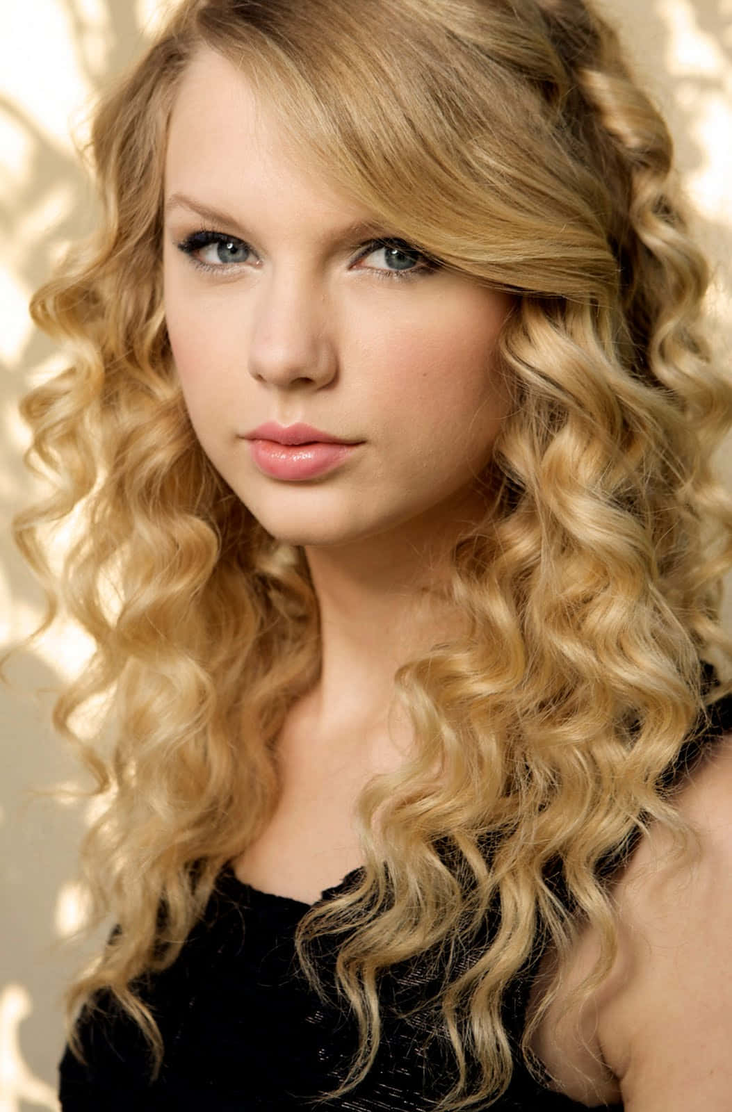 Taylor Swift viser frem sitt vakre smil Bakgrunner