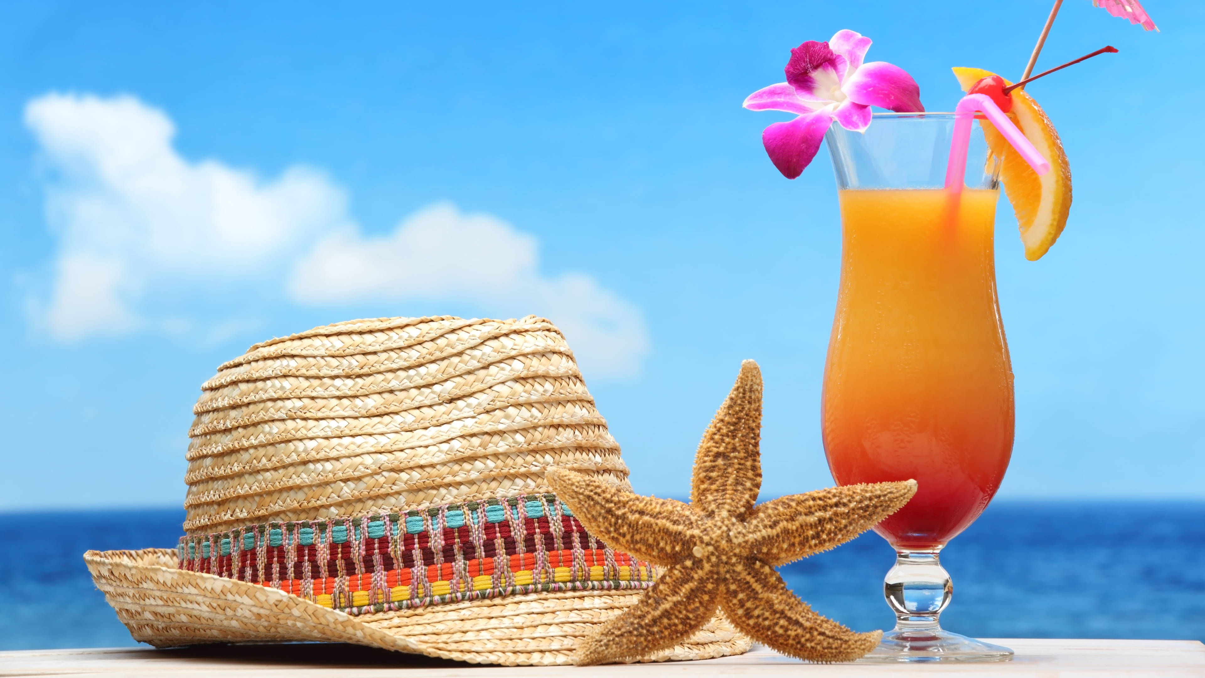 Tequila Sunrise – tropisk drink i pocoglas Bakgrunner