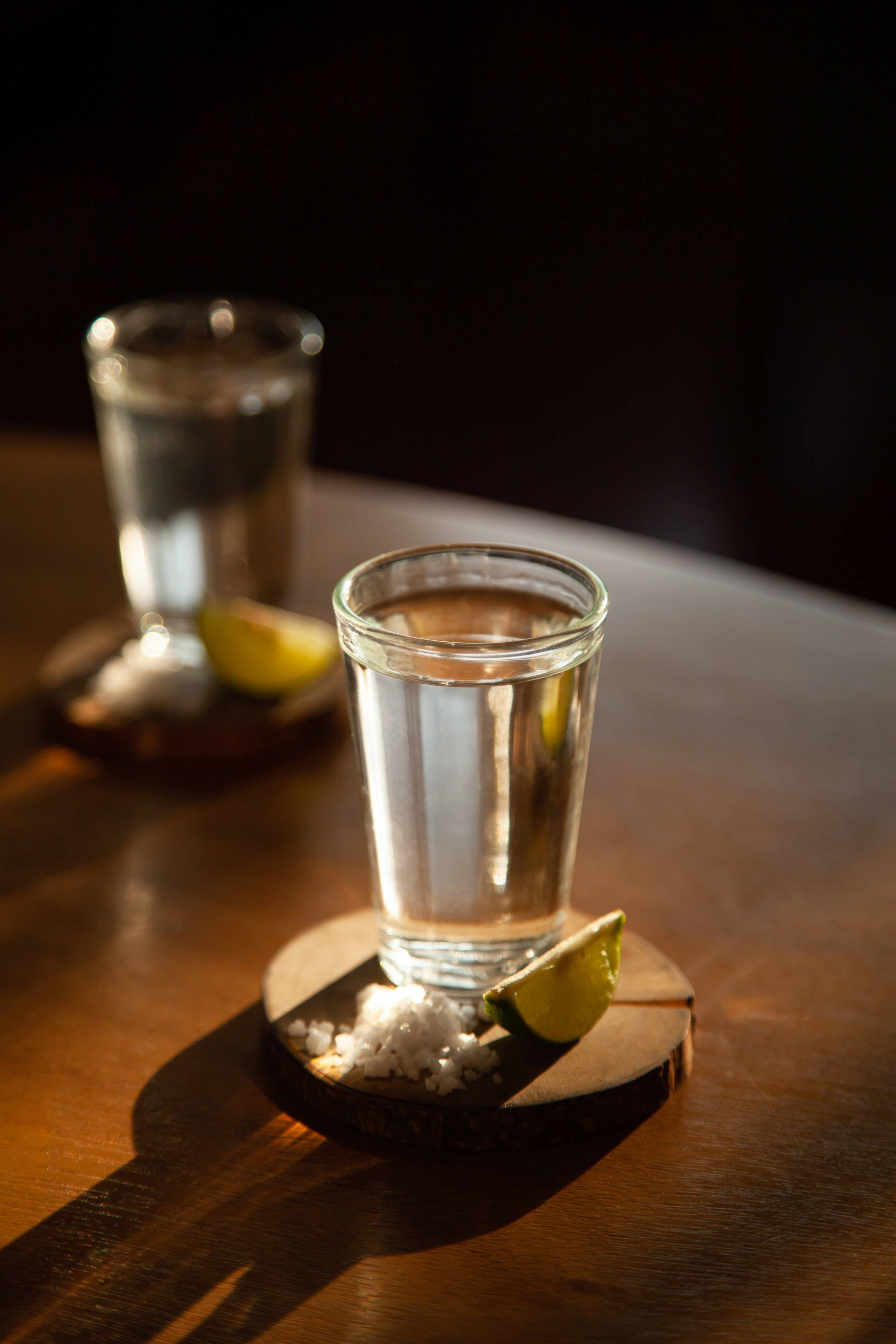 Tequilashotter på treunderlag Bakgrunner