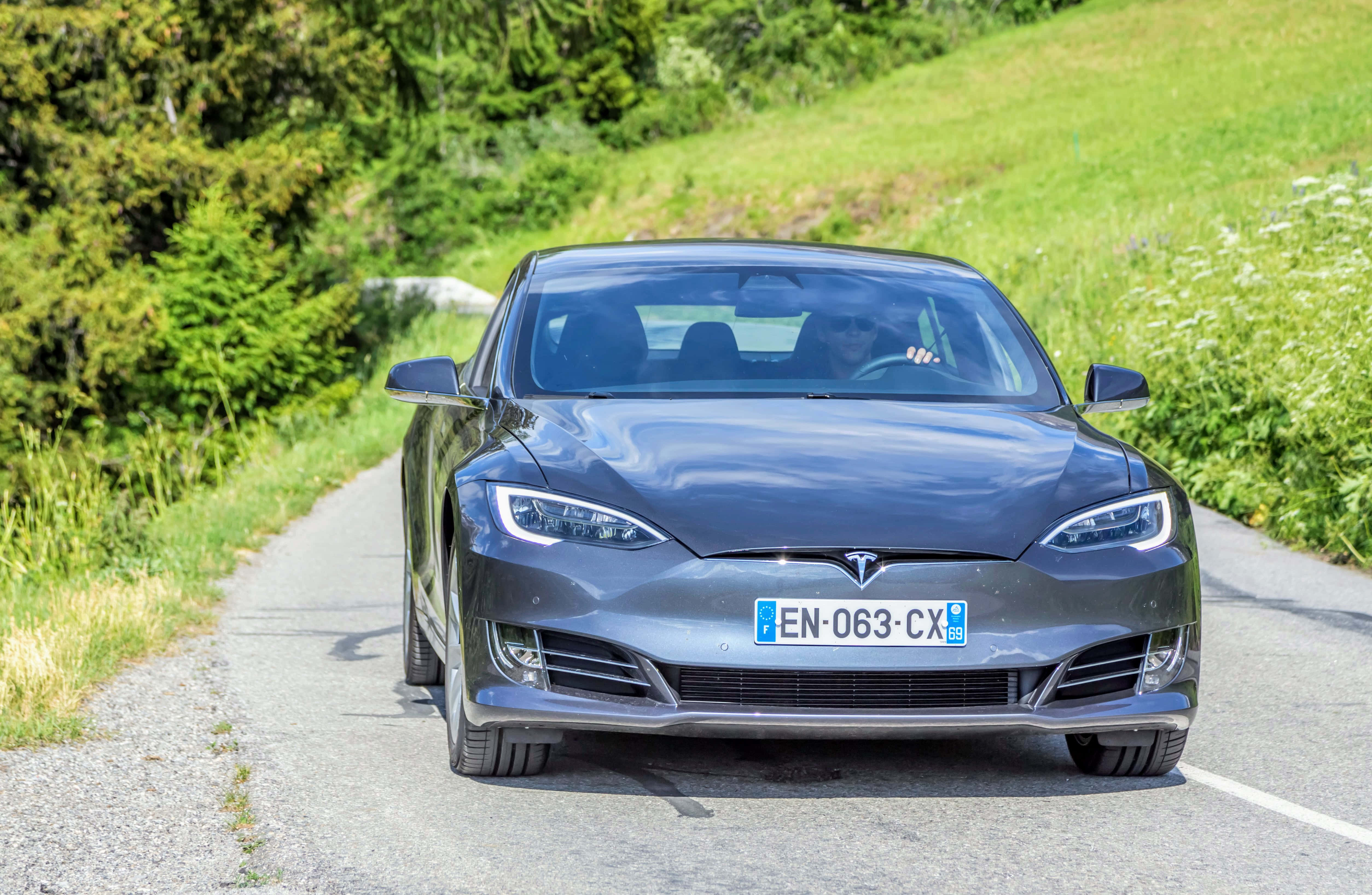 Tesla-bil Bakgrunner