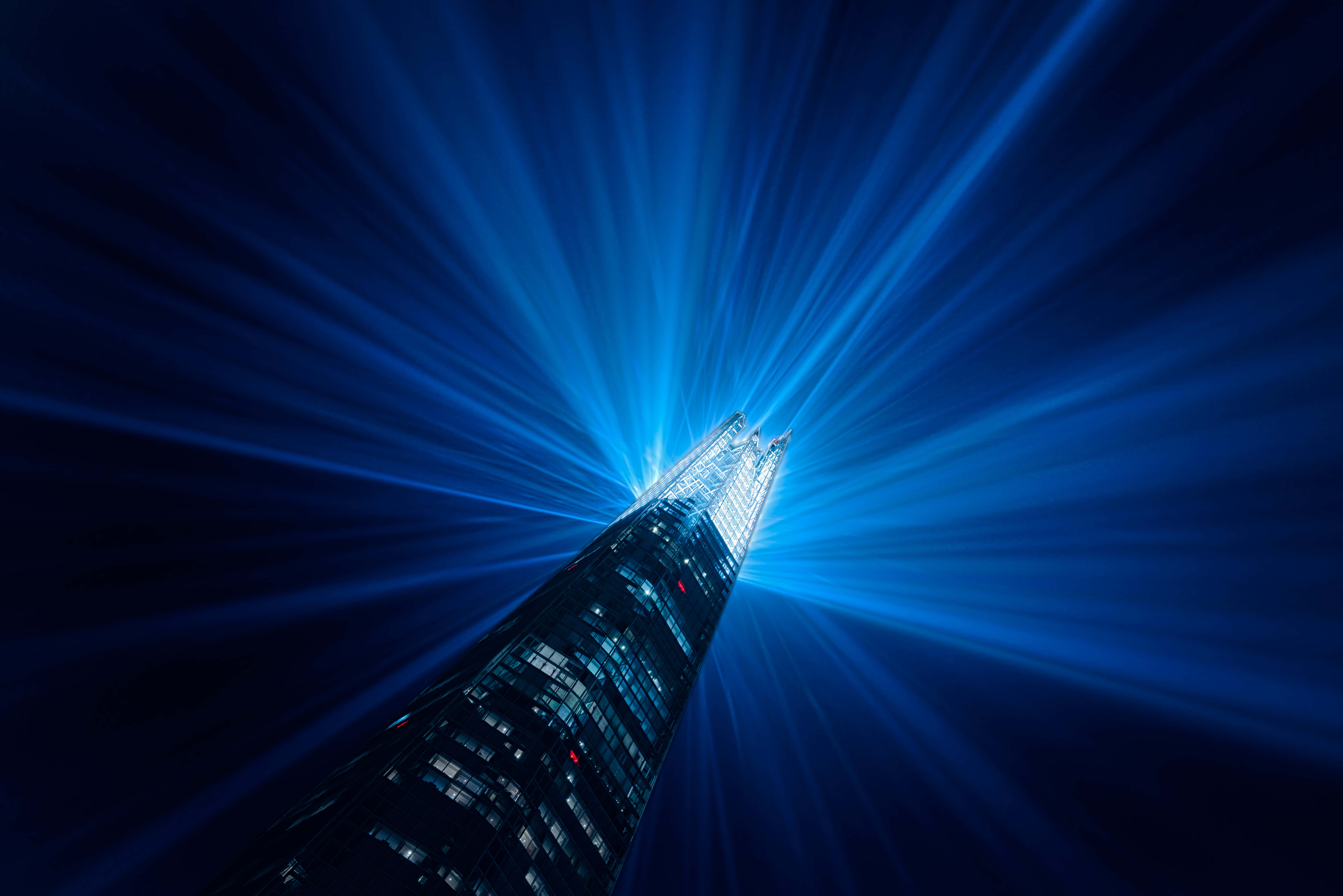The Shard med glødende blå lys Bakgrunner