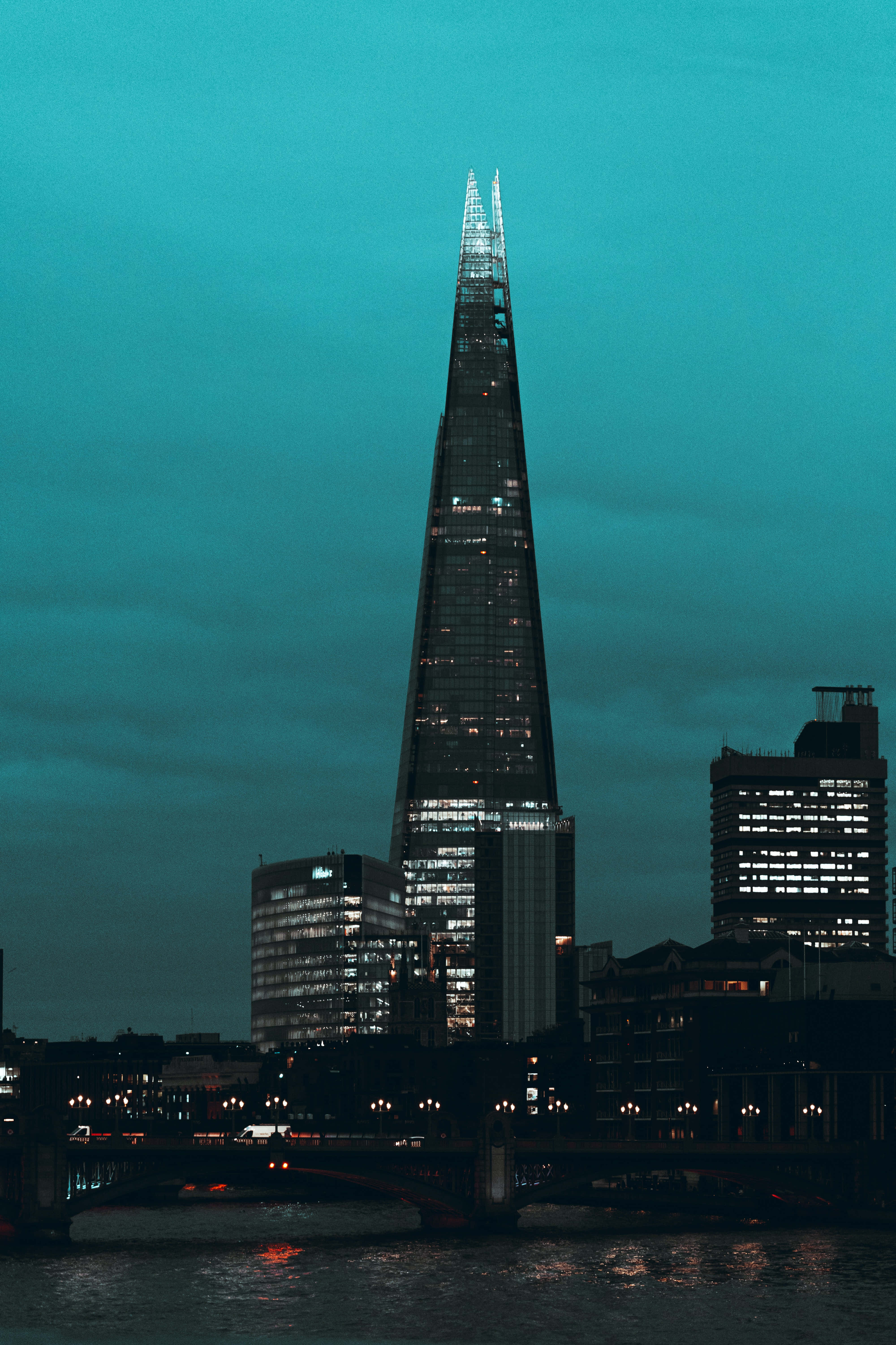 The Shard under en turkis himmel Bakgrunner
