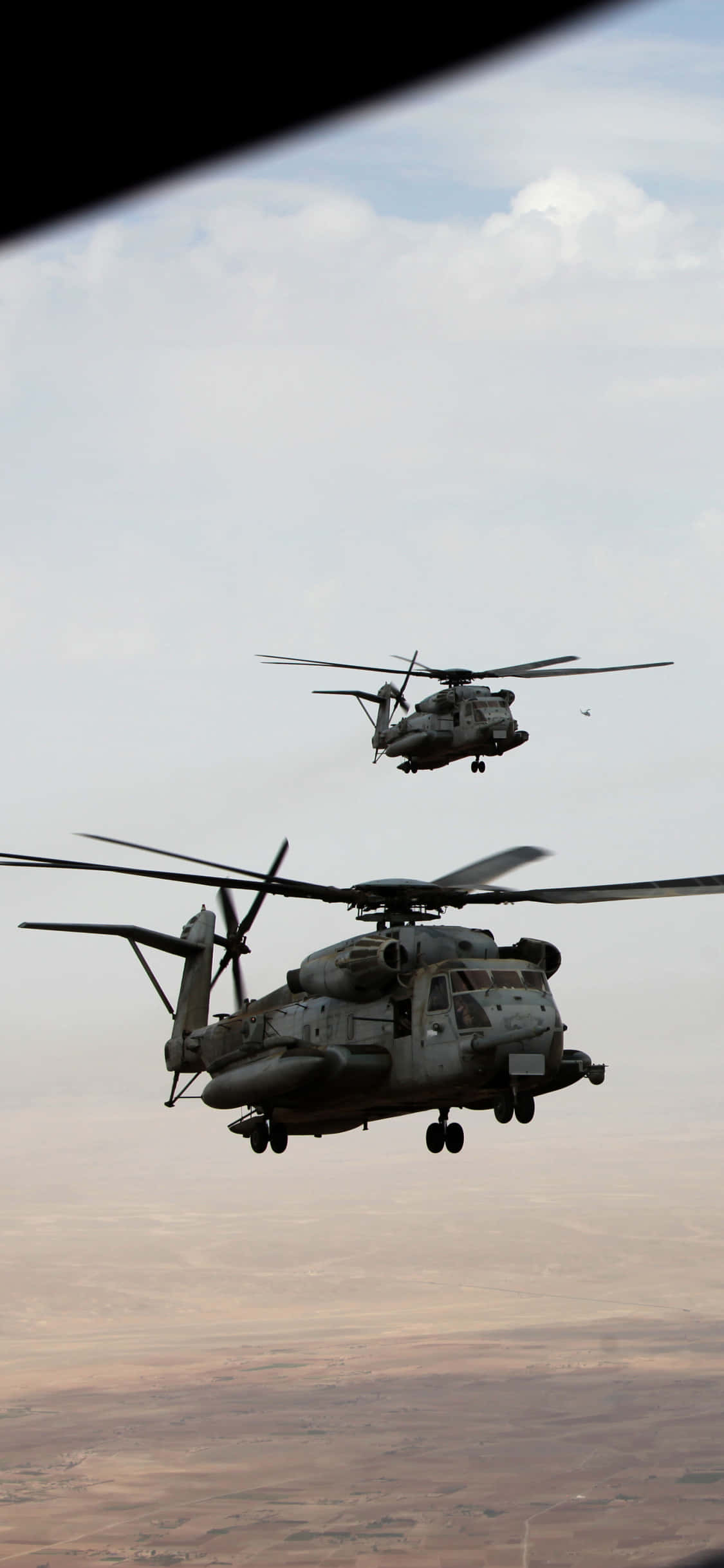 to helikoptre som flyr på himmelen Bakgrunner