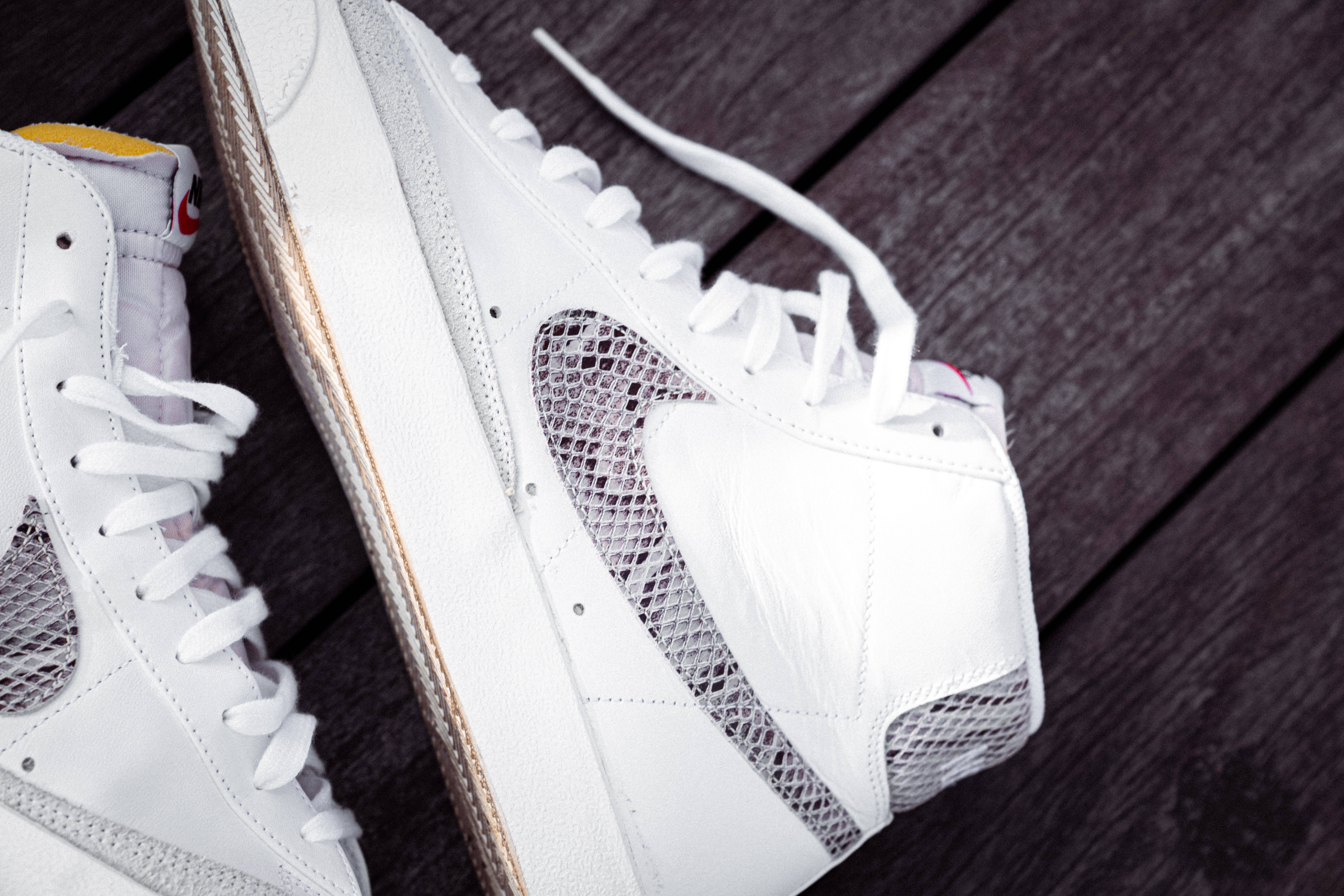 Trendsettende kule Nike-sneakers Bakgrunner