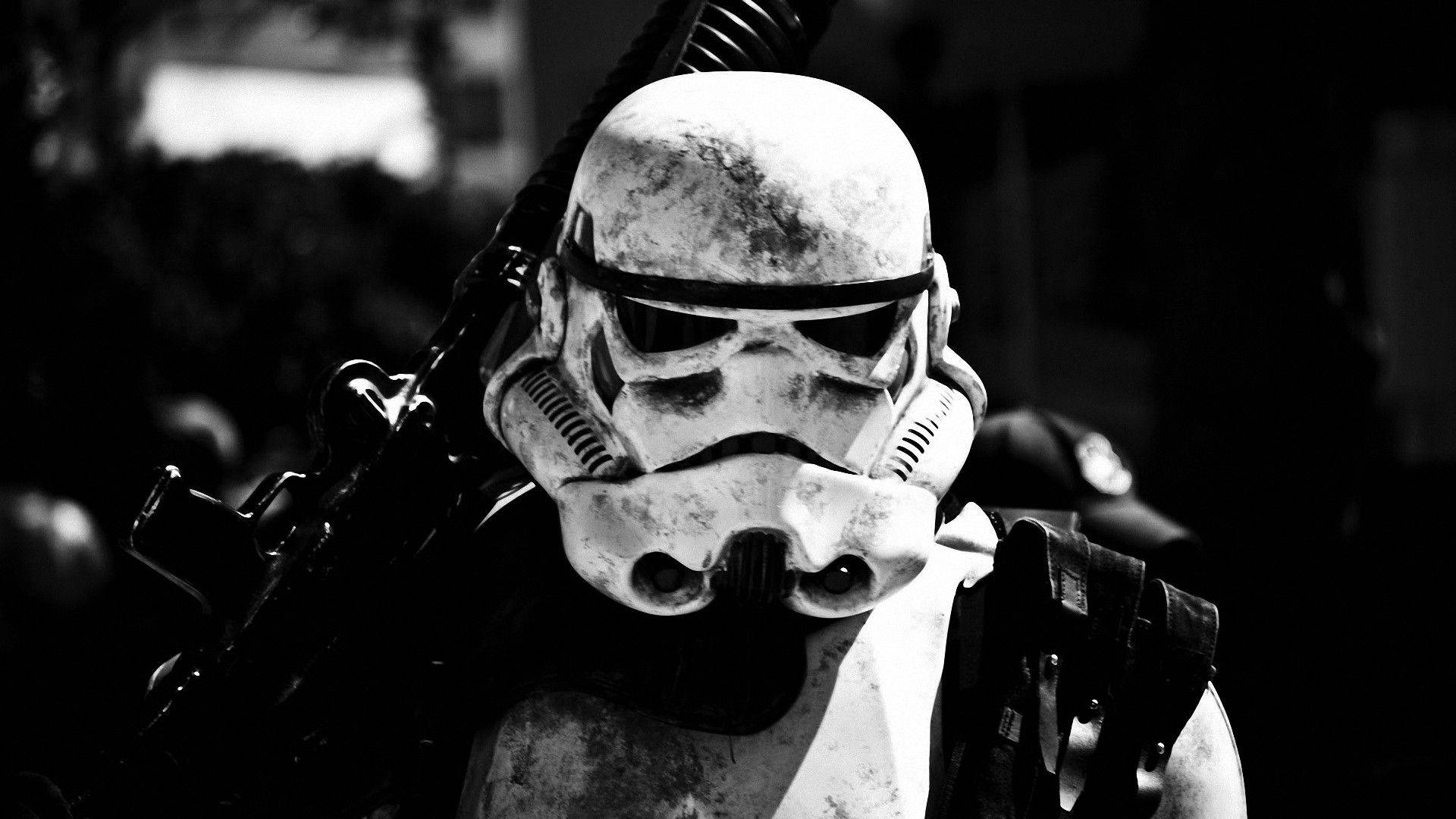 Star Wars-bakgrunnsbilde av Stormtrooper som står på en planet klar til å kjempe med våpnene sine