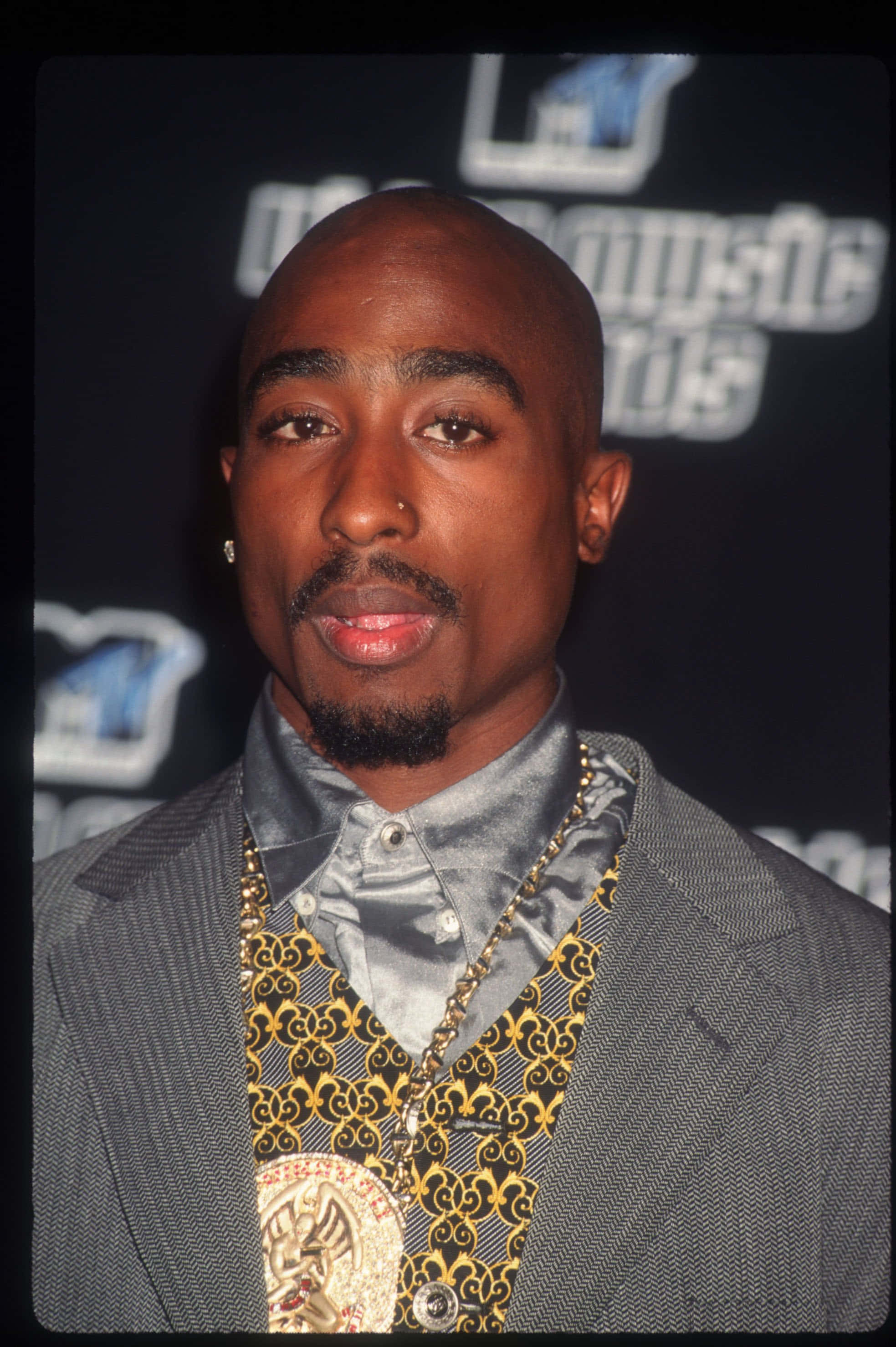 tupac jones på mtv music awards Bakgrunner