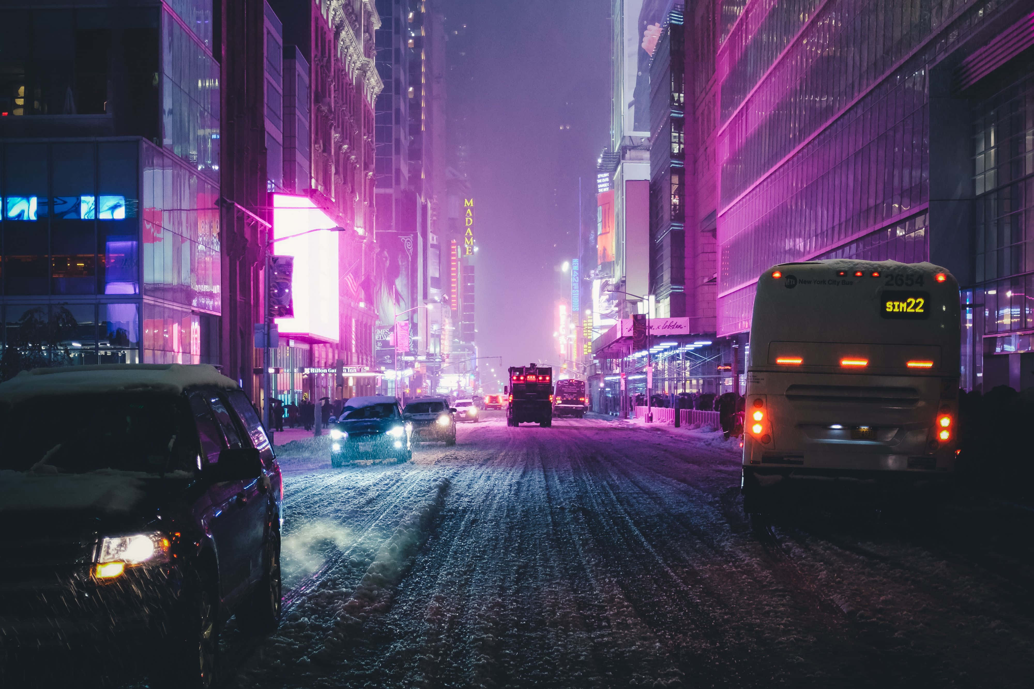 Utforsk all energien og livet i Neon City Bakgrunner