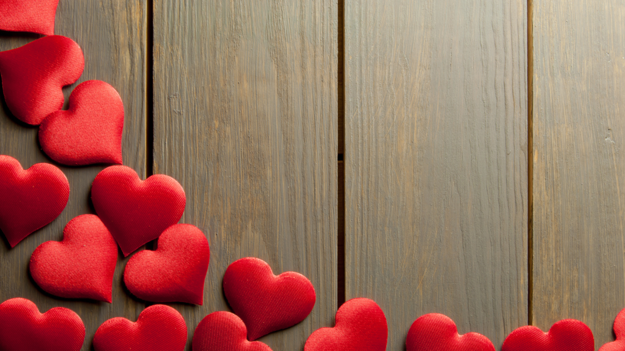 Uttrykk din kjærlighet og omsorg med en vakker Love Heart-bakgrunn Bakgrunner