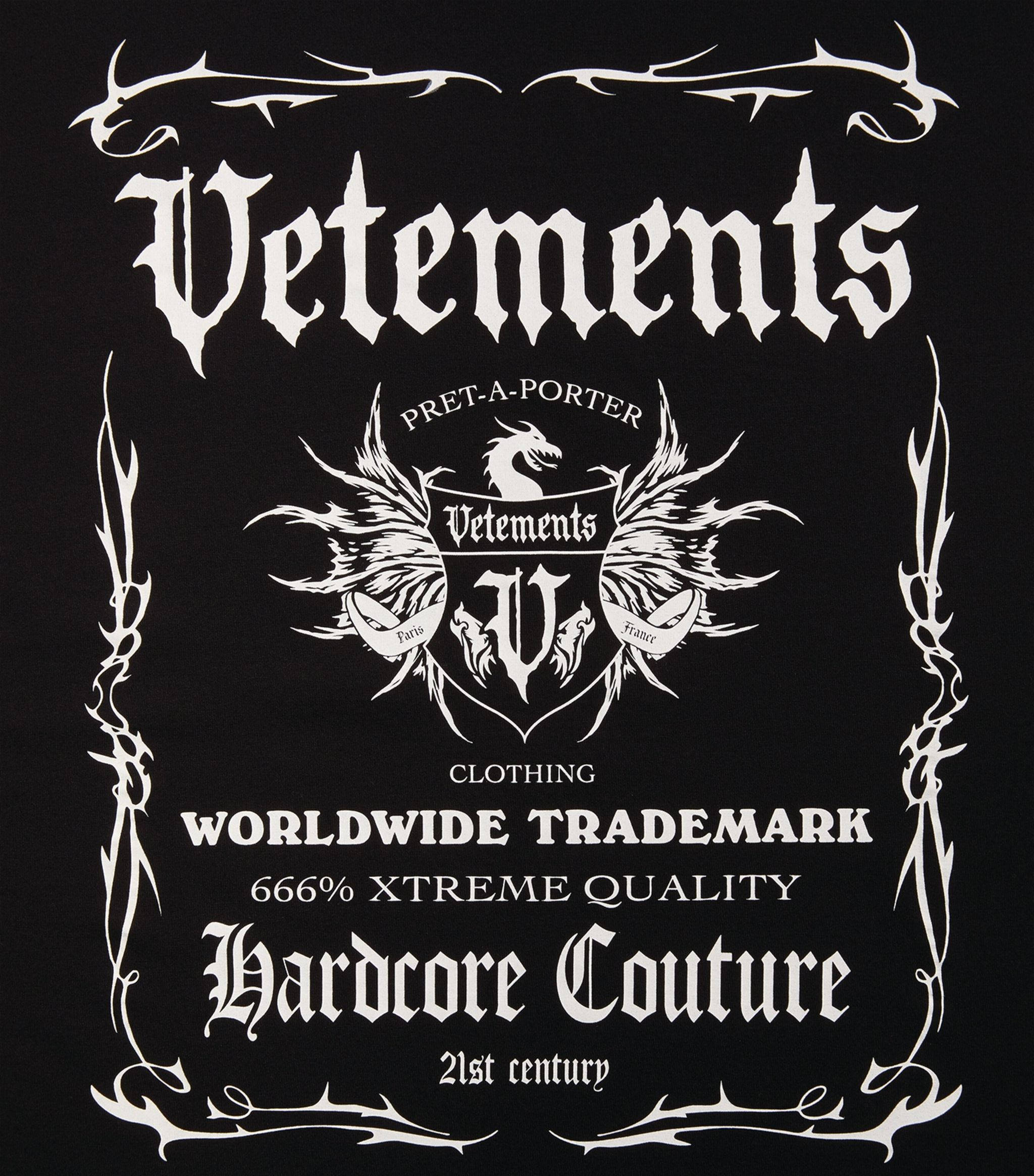 Vetements svart etikett logo Bakgrunner