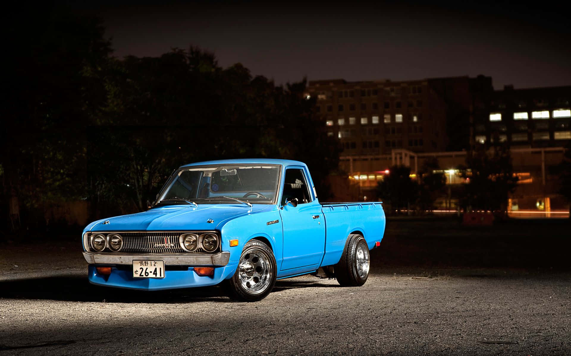 Vintage Datsun sportsbil på veien Bakgrunner