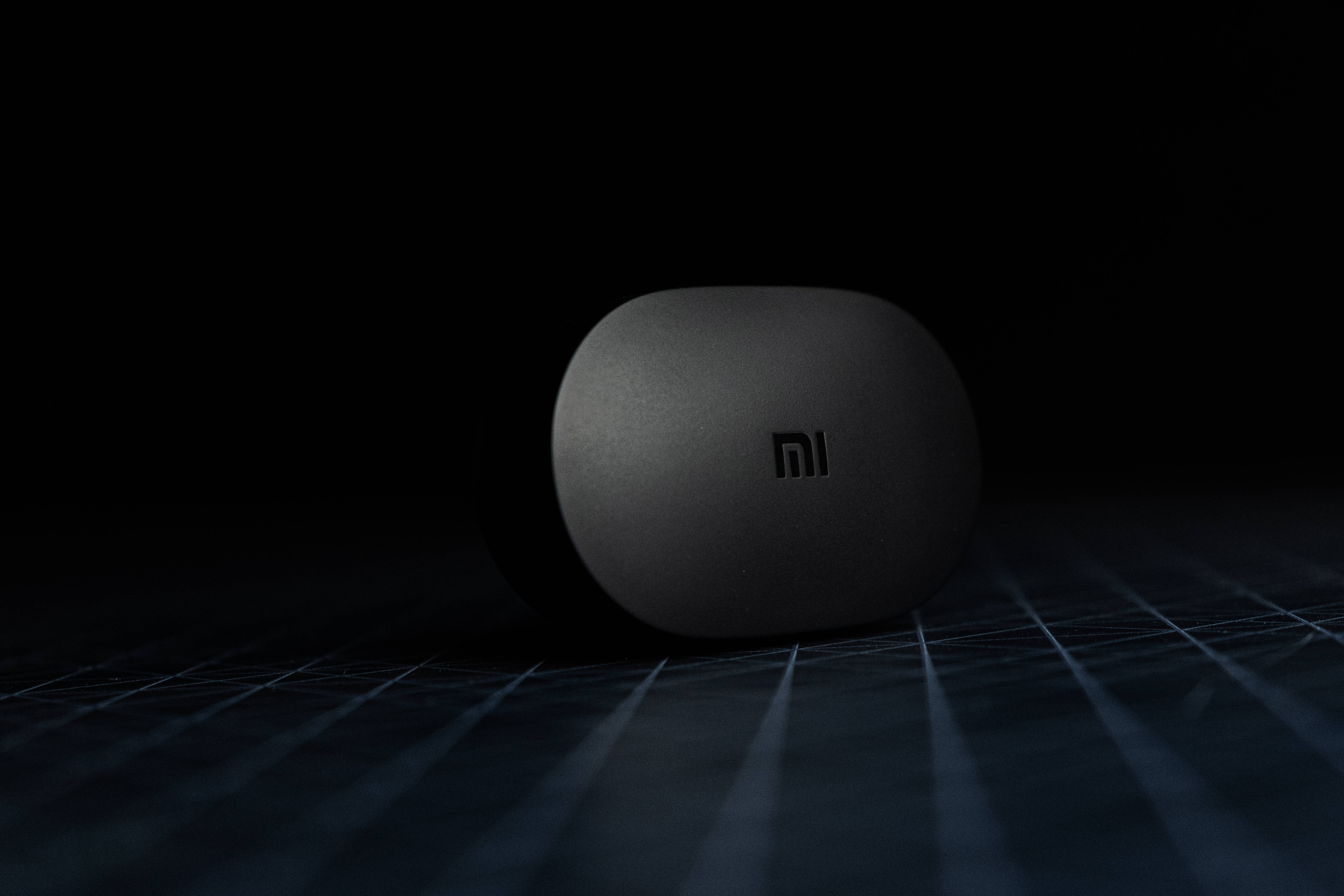 Xiaomi-enhet i mørkt rom Bakgrunner