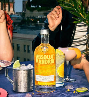 Absolut Mandarin Vodka med sitroncocktail — Honor Magic V Bakgrunner