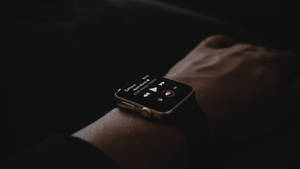Apple Watch med bekksvarte reimer bakgrunn — Apple Watch Bakgrunner