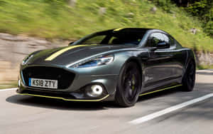 Bildetekst: Aston Martin Rapide S – En fusjon av kraft og luksus — Steam Deck OLED Bakgrunner