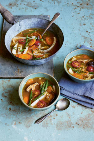 Bildetekst: Livlig Og Deilig Tom Yum-suppe For To — Huawei MatePad Air (2026) Bakgrunner
