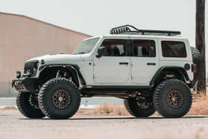 Bildetekst: Offroad-eventyr med en robust SUV — MacBook Air Bakgrunner
