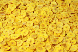 Bakgrunnsbilde med bunke med bananchips — 3:2 Bakgrunner