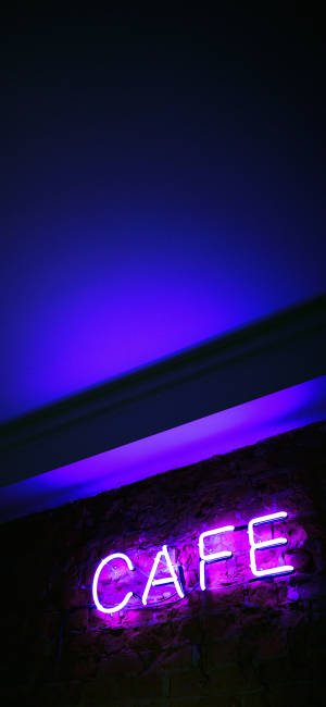 Neon Lilla Iphone Cafe Lys — iPhone 17 Pro Max Bakgrunner