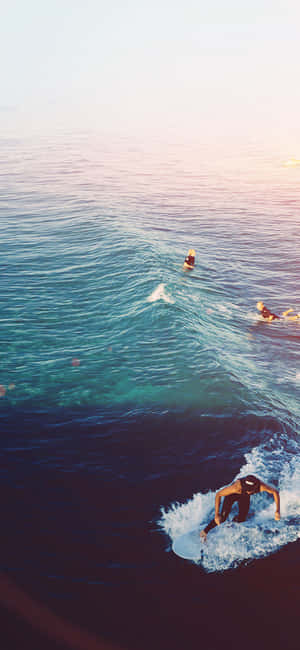 Surfing Iphone — iPhone 13 Pro Max Bakgrunner
