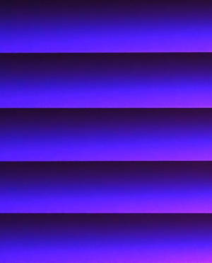 Svart til lilla striper i gradientfarge bakgrunn — Galaxy Z Fold 5 Bakgrunner