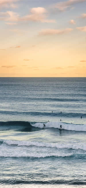 Surfing Iphone — Xiaomi 18 Pro Bakgrunner