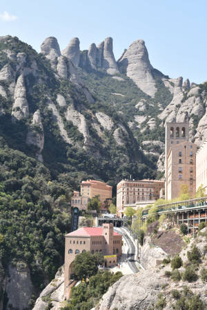 Fantastisk klippeutsikt over Montserrat-klostrene — Xiaomi Pad Bakgrunner