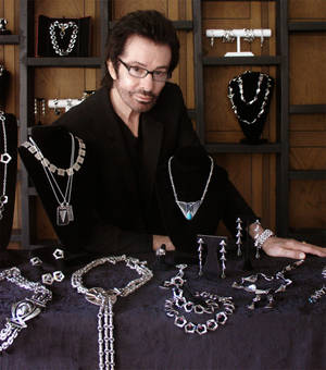 George Chakiris Samlinger Sølvsmykker — Honor Magic V Bakgrunner