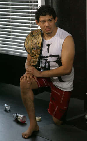 Gilbert Melendez Strikeforce lettvektsmester kneler — Pixel Tablet Bakgrunner
